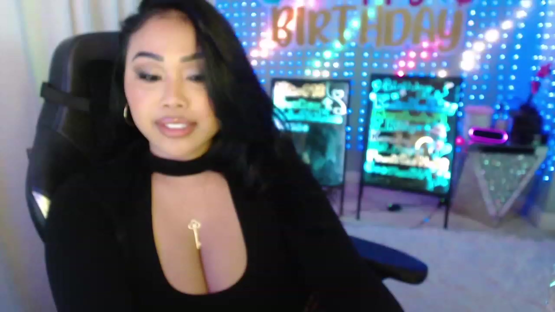 Gallery image thumbnail from SinCityVEE's myfreecams stream on, 01/22/2024, 07:36 image 9 of 20