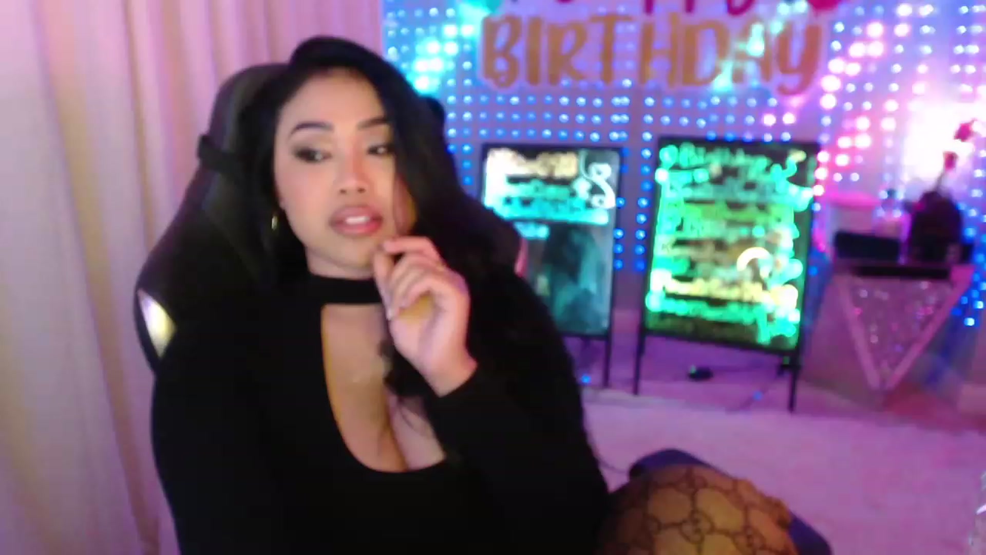 Gallery image thumbnail from SinCityVEE's myfreecams stream on, 01/22/2024, 07:36 image 12 of 20