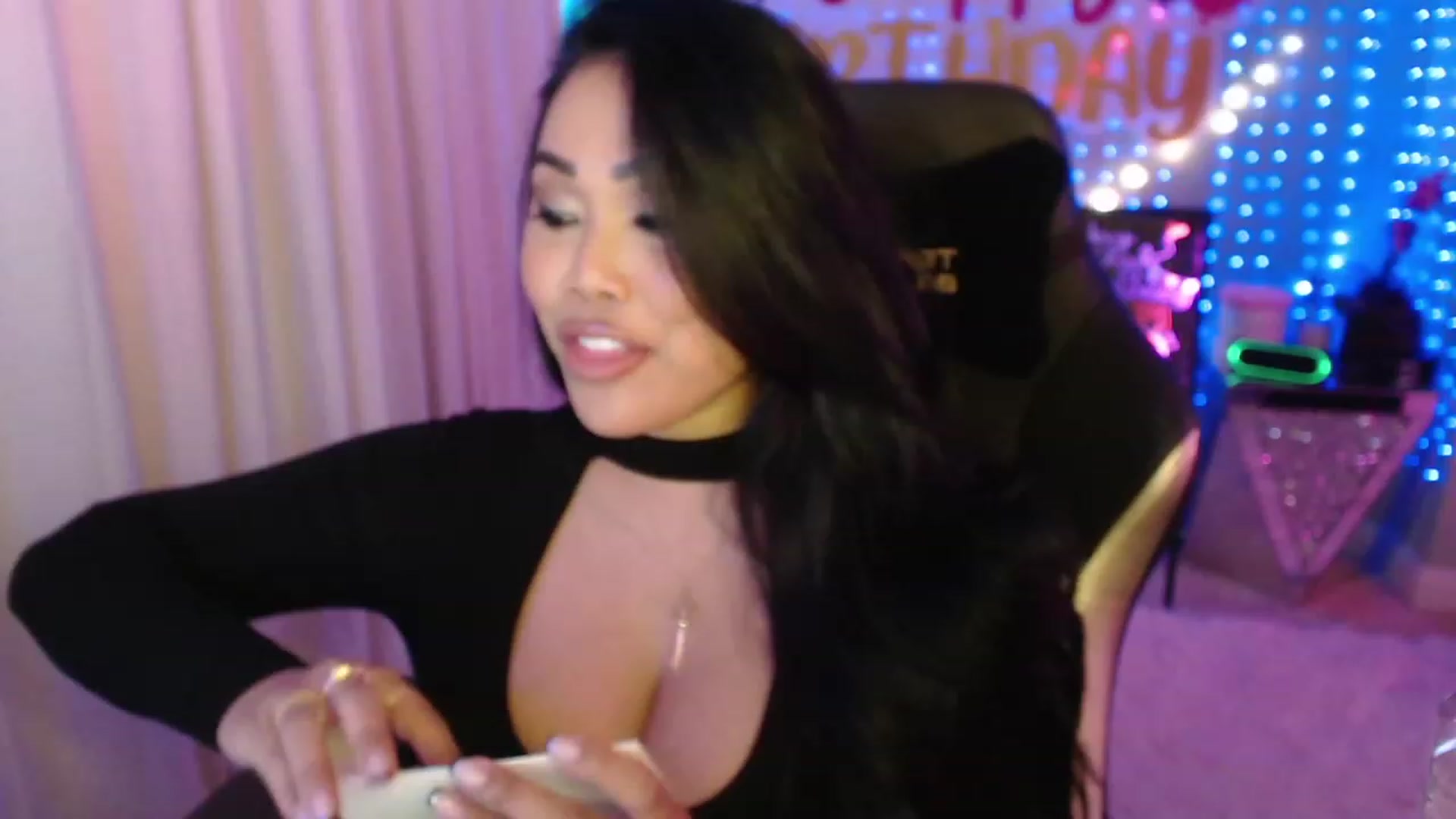 Gallery image thumbnail from SinCityVEE's myfreecams stream on, 01/22/2024, 07:36 image 2 of 20