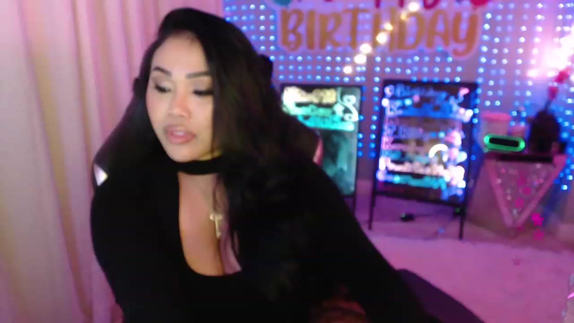 Gallery image thumbnail from SinCityVEE's myfreecams stream on, 01/22/2024, 07:36 image 5 of 20