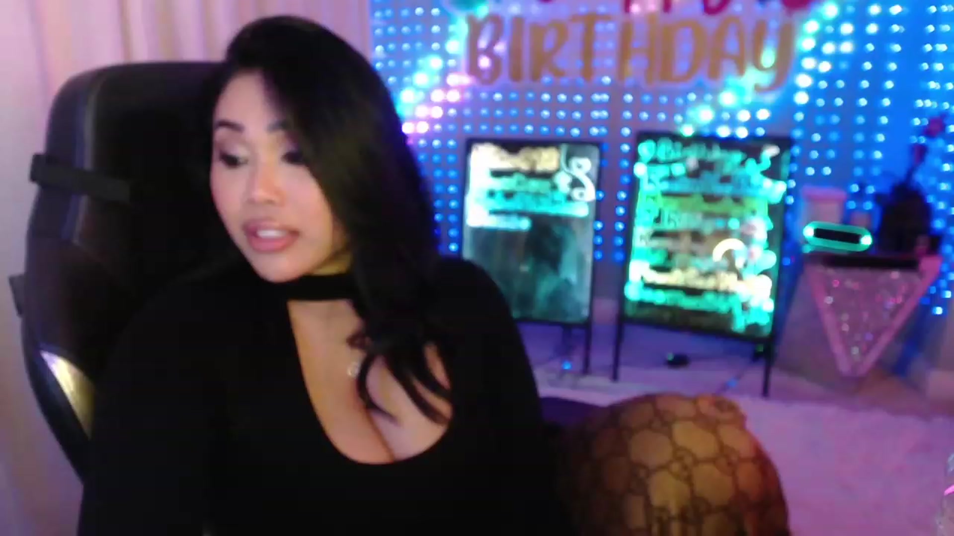 Gallery image thumbnail from SinCityVEE's myfreecams stream on, 01/22/2024, 07:36 image 10 of 20