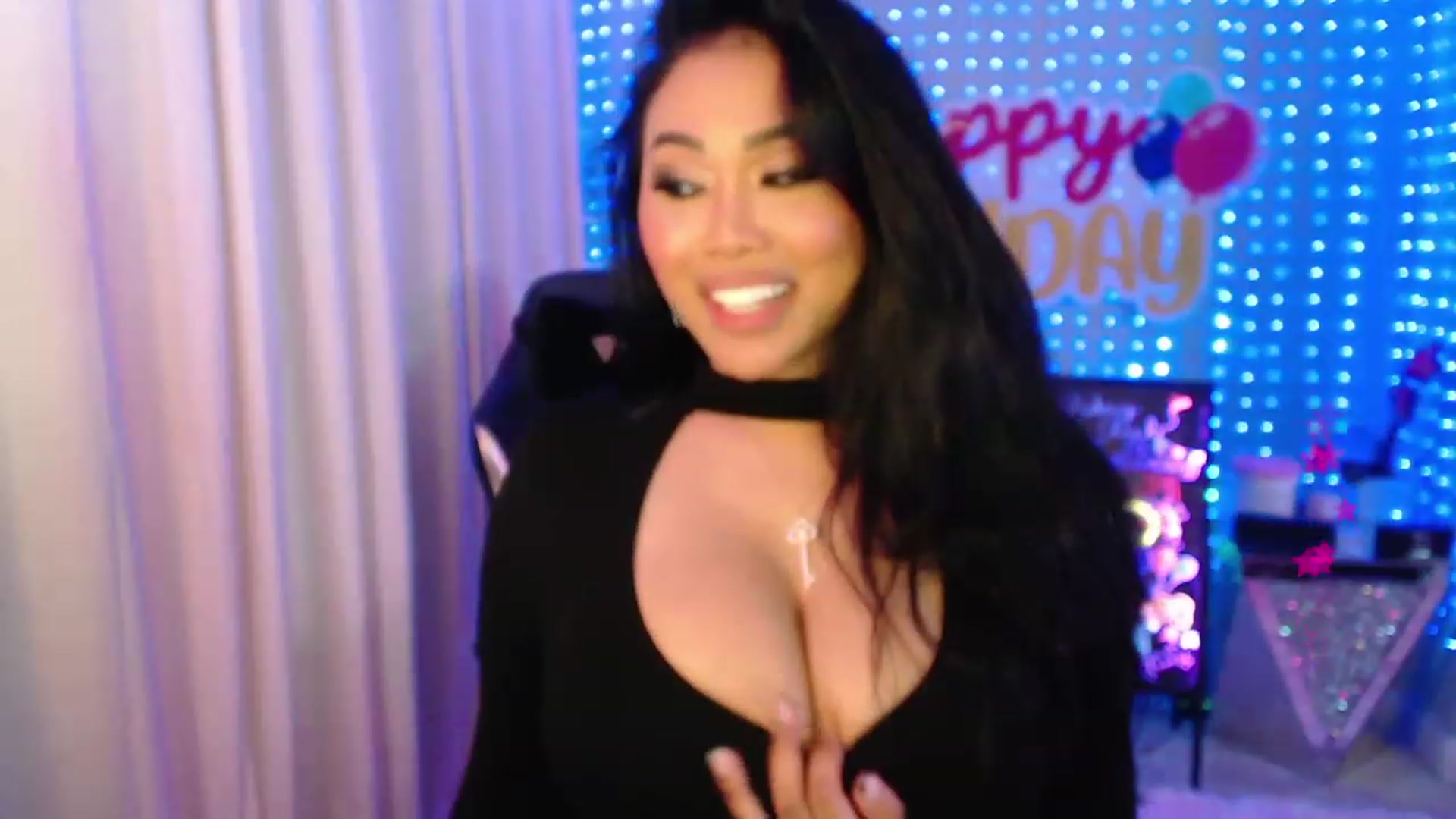 Gallery image thumbnail from SinCityVEE's myfreecams stream on, 01/23/2024, 05:57 image 18 of 20