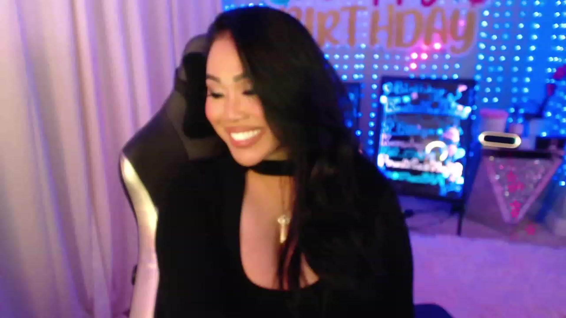 Gallery image thumbnail from SinCityVEE's myfreecams stream on, 01/23/2024, 05:57 image 1 of 20