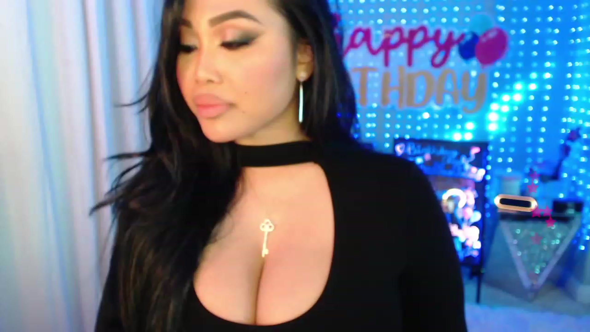 Gallery image thumbnail from SinCityVEE's myfreecams stream on, 01/23/2024, 05:57 image 11 of 20