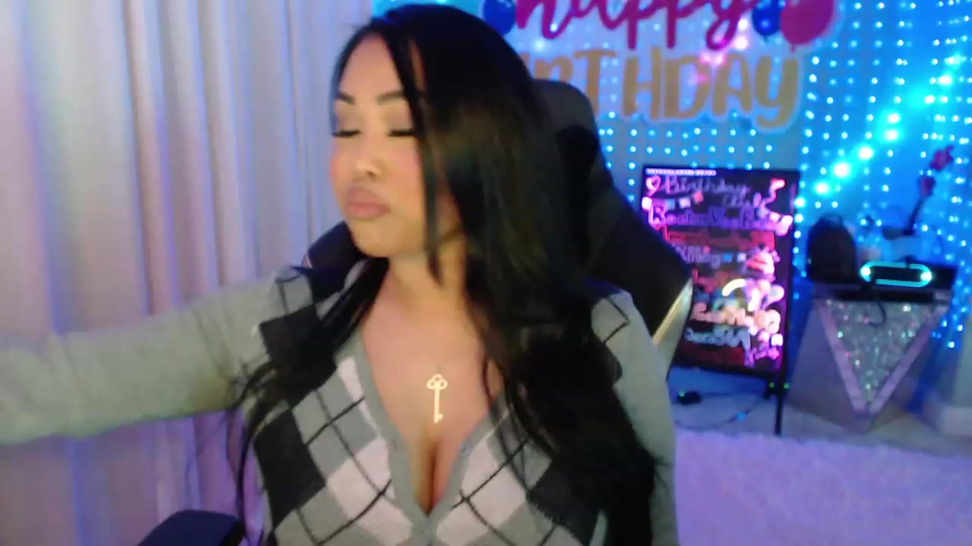 Gallery image thumbnail from SinCityVEE's myfreecams stream on, 01/25/2024, 05:15 image 17 of 20