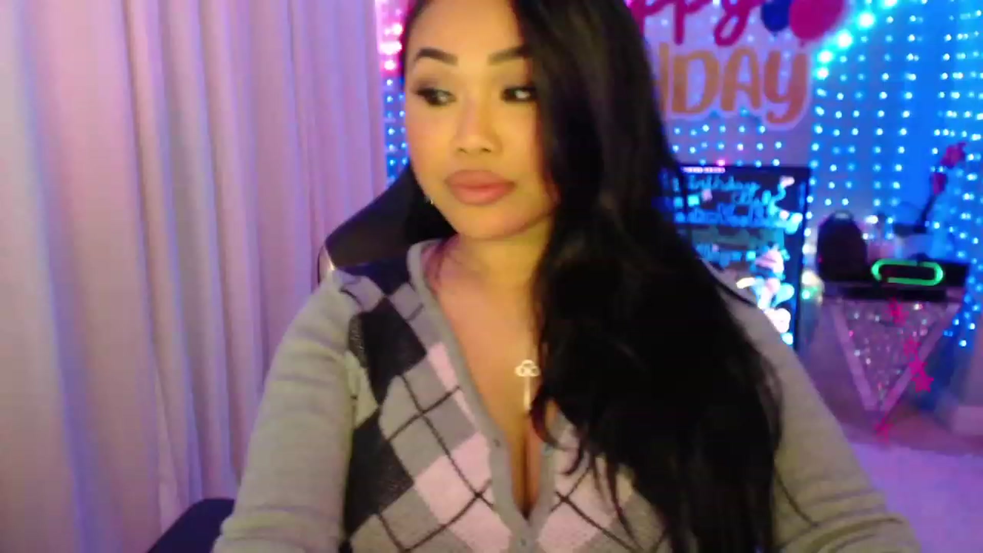 Gallery image thumbnail from SinCityVEE's myfreecams stream on, 01/25/2024, 05:15 image 18 of 20