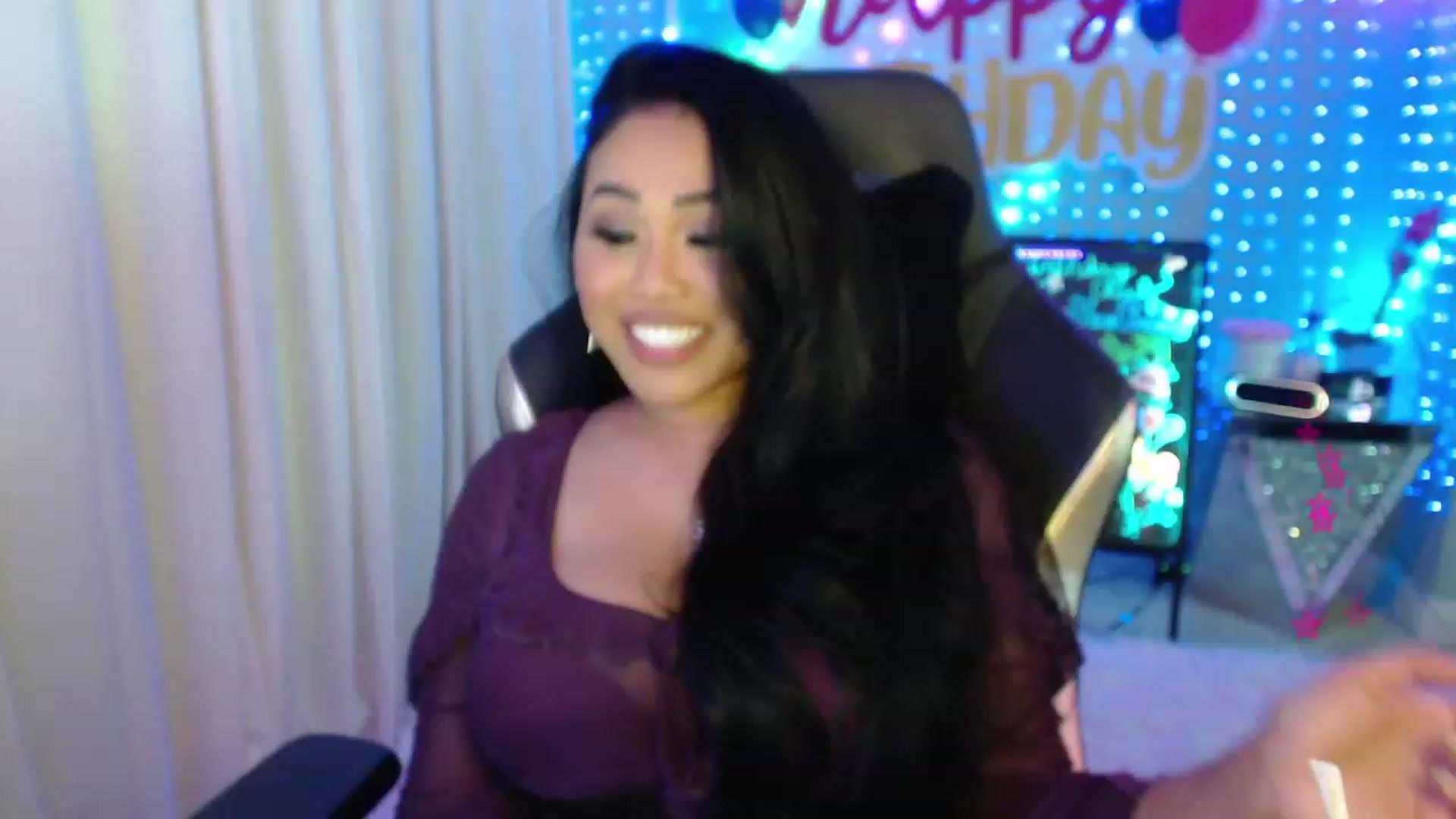 Gallery image thumbnail from SinCityVEE's myfreecams stream on, 01/27/2024, 07:36 image 12 of 20