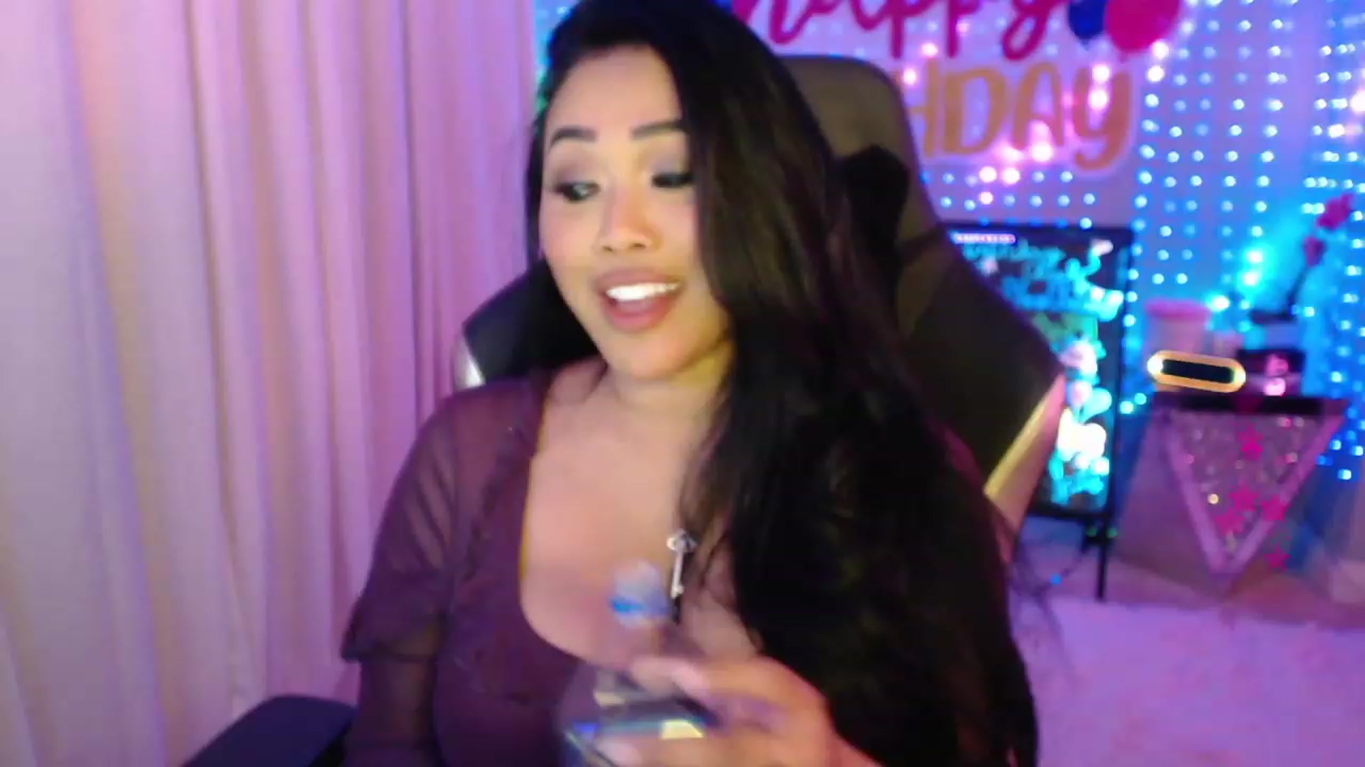 Gallery image thumbnail from SinCityVEE's myfreecams stream on, 01/27/2024, 07:36 image 9 of 20