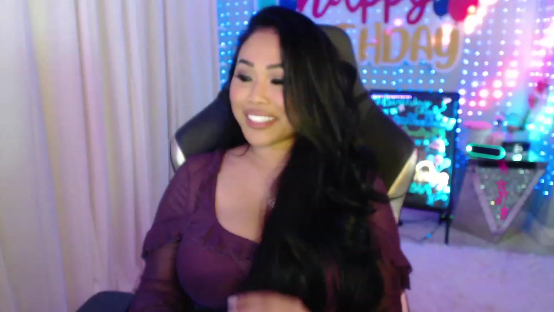 Gallery image thumbnail from SinCityVEE's myfreecams stream on, 01/27/2024, 07:36 image 10 of 20