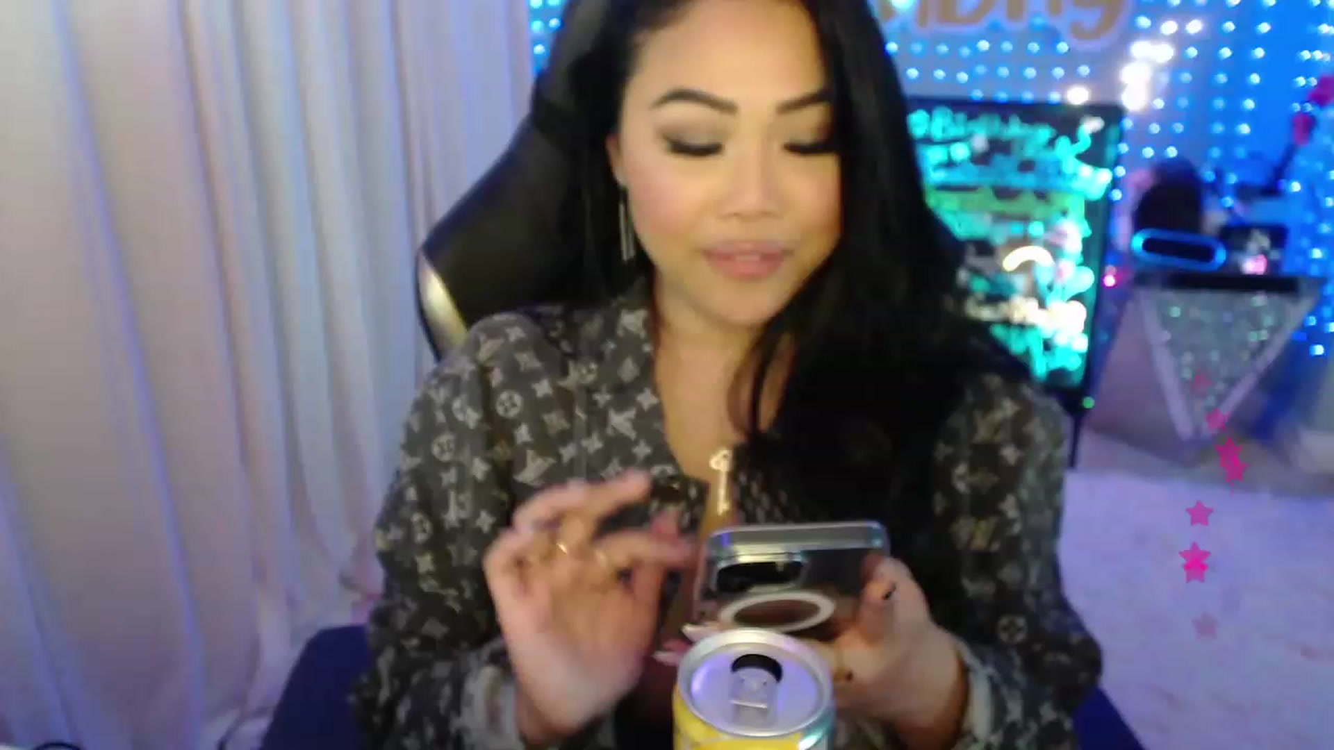 Gallery image thumbnail from SinCityVEE's myfreecams stream on, 01/28/2024, 11:57 image 15 of 20