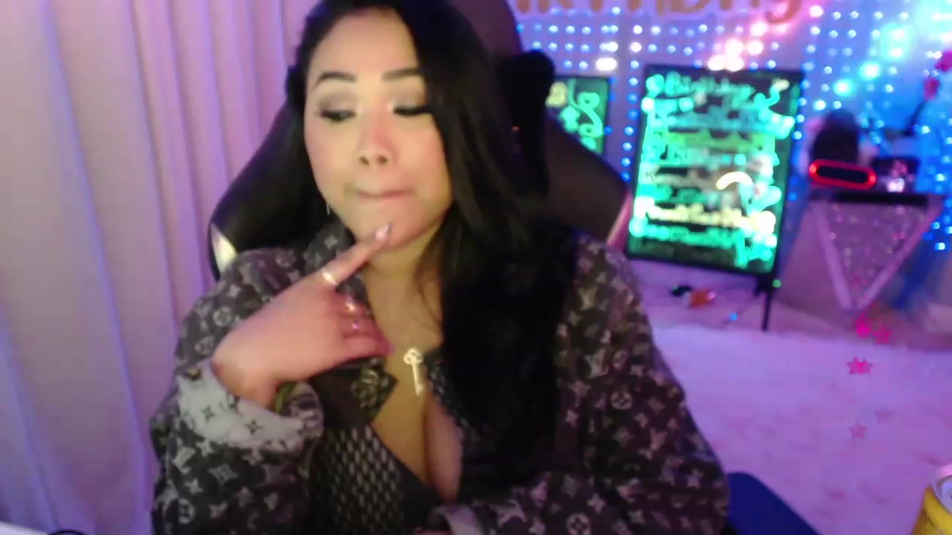 Gallery image thumbnail from SinCityVEE's myfreecams stream on, 01/28/2024, 11:57 image 20 of 20