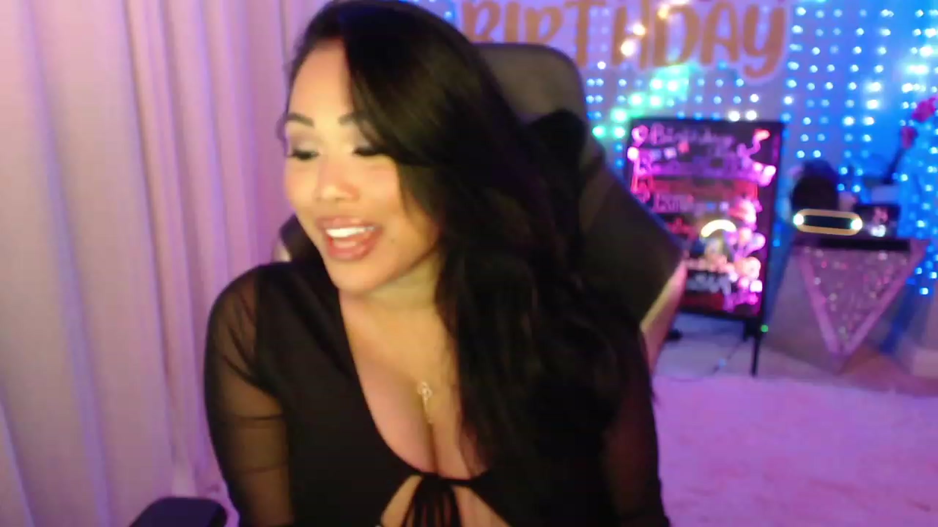 Gallery image thumbnail from SinCityVEE's myfreecams stream on, 01/29/2024, 07:27 image 3 of 20