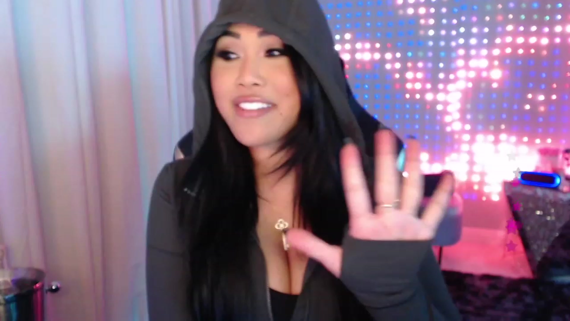 Gallery image thumbnail from SinCityVEE's myfreecams stream on, 03/09/2024, 09:10 image 4 of 20