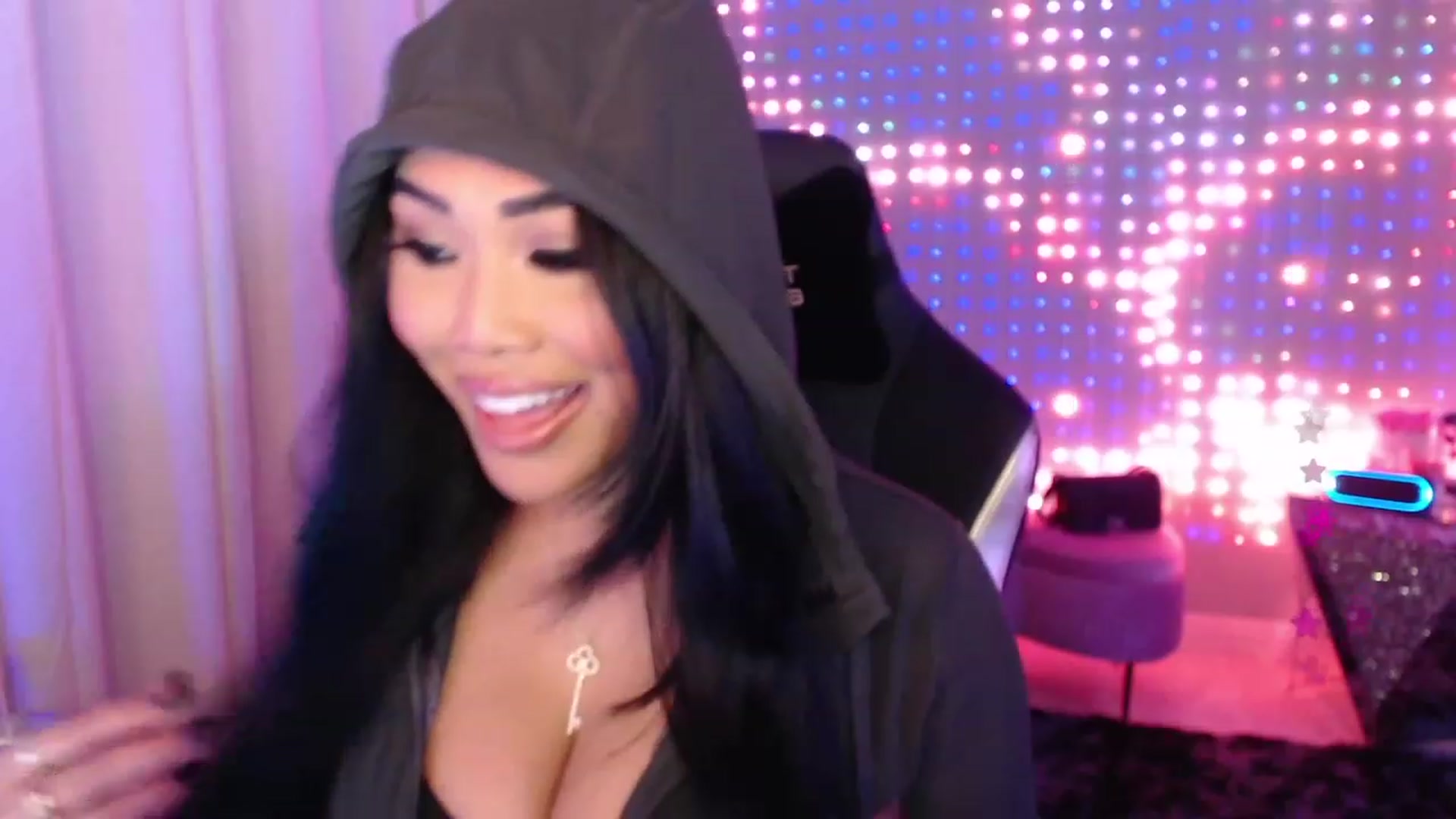 Gallery image thumbnail from SinCityVEE's myfreecams stream on, 03/09/2024, 09:10 image 2 of 20
