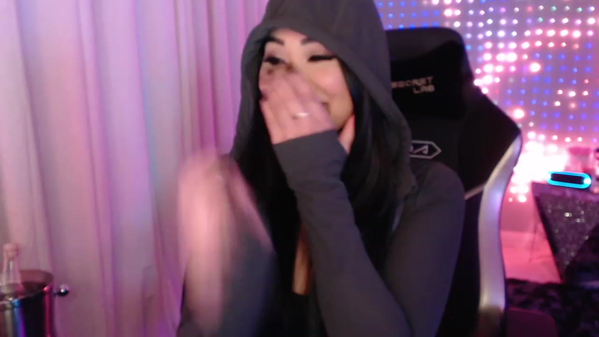 Gallery image thumbnail from SinCityVEE's myfreecams stream on, 03/09/2024, 09:10 image 8 of 20