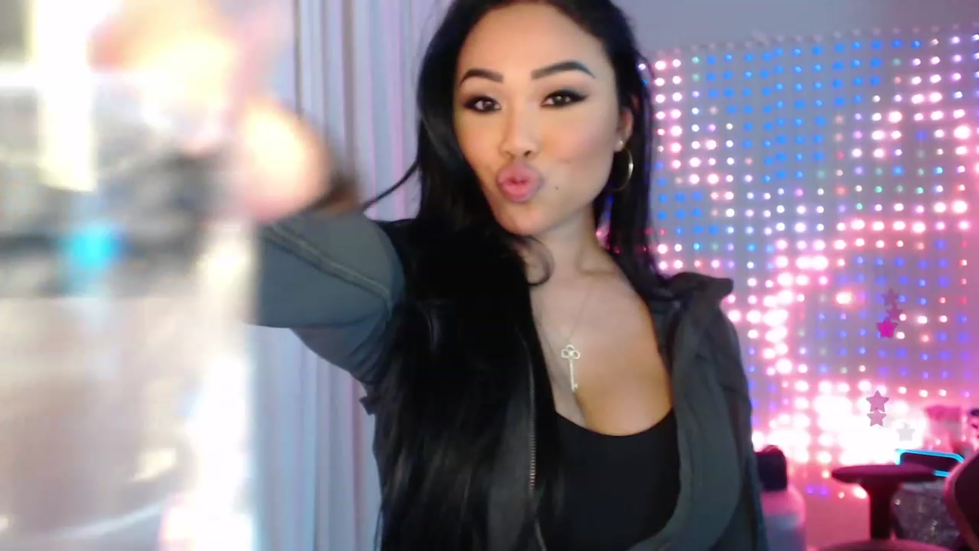 Gallery image thumbnail from SinCityVEE's myfreecams stream on, 03/09/2024, 09:10 image 14 of 20