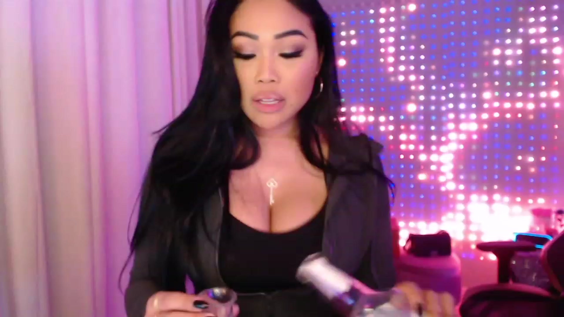 Gallery image thumbnail from SinCityVEE's myfreecams stream on, 03/09/2024, 09:10 image 13 of 20