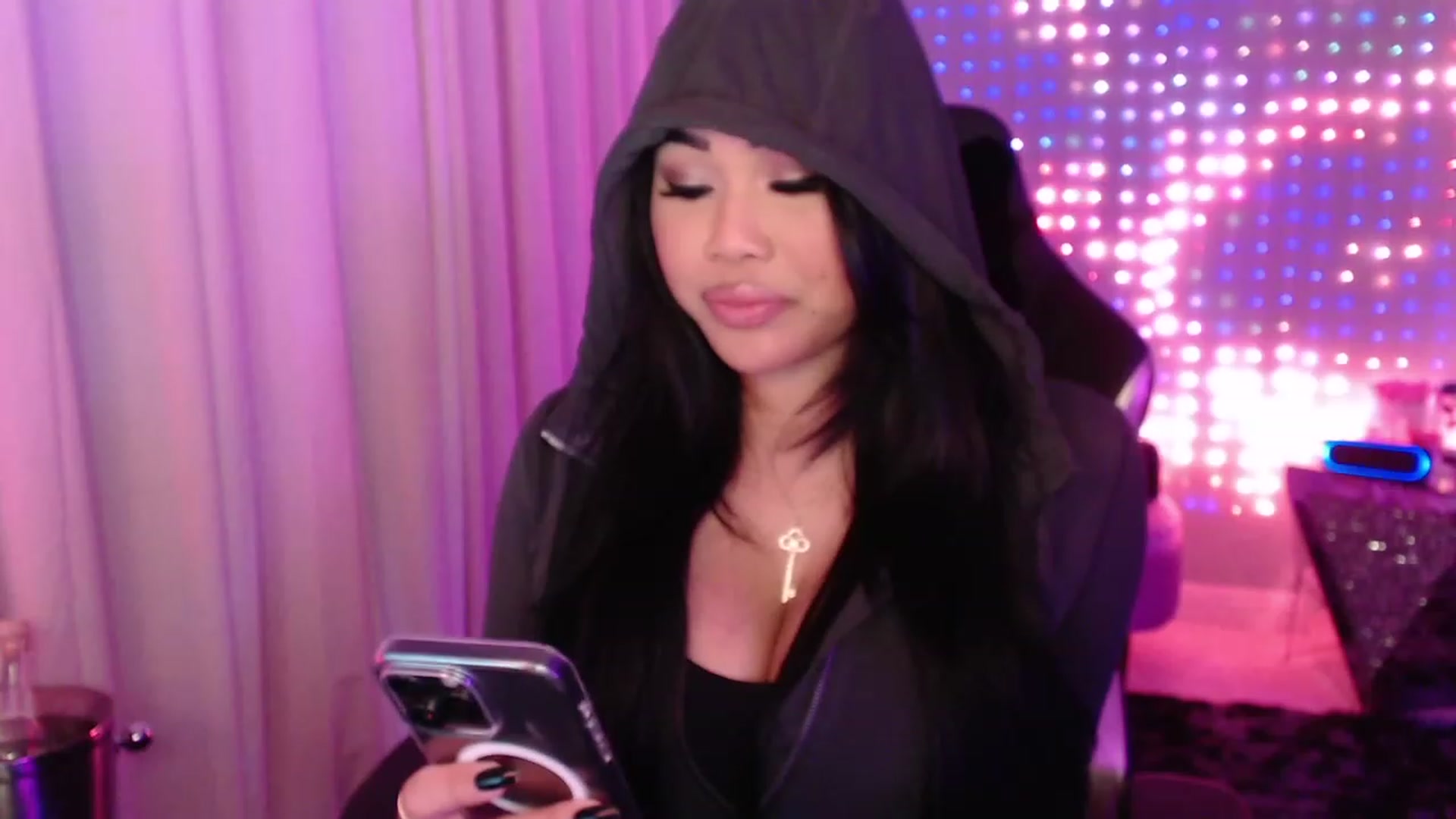Gallery image thumbnail from SinCityVEE's myfreecams stream on, 03/09/2024, 09:10 image 6 of 20