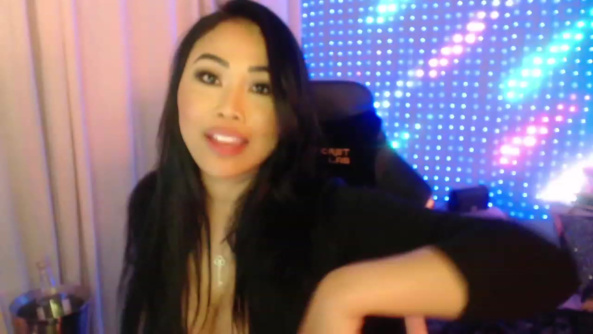 Gallery image thumbnail from SinCityVEE's myfreecams stream on, 03/18/2024, 05:53 image 15 of 20