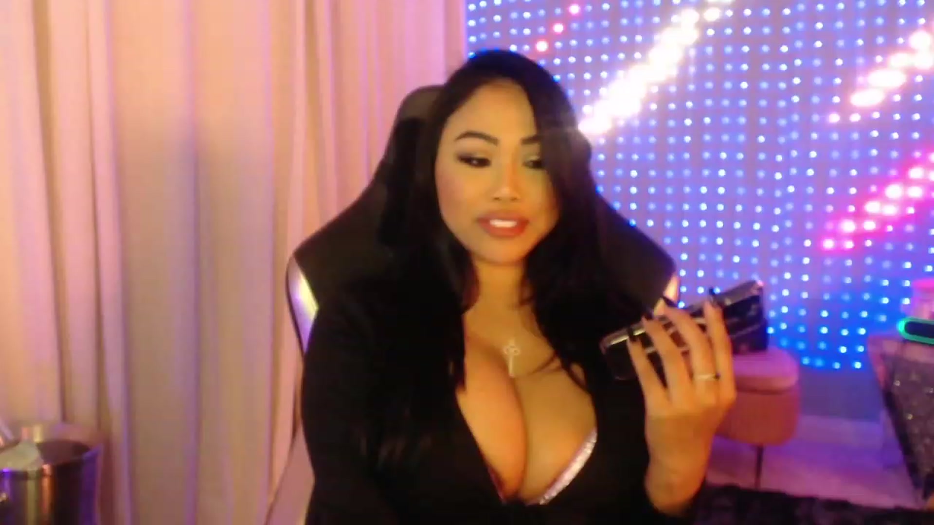 Gallery image thumbnail from SinCityVEE's myfreecams stream on, 03/18/2024, 05:53 image 3 of 20