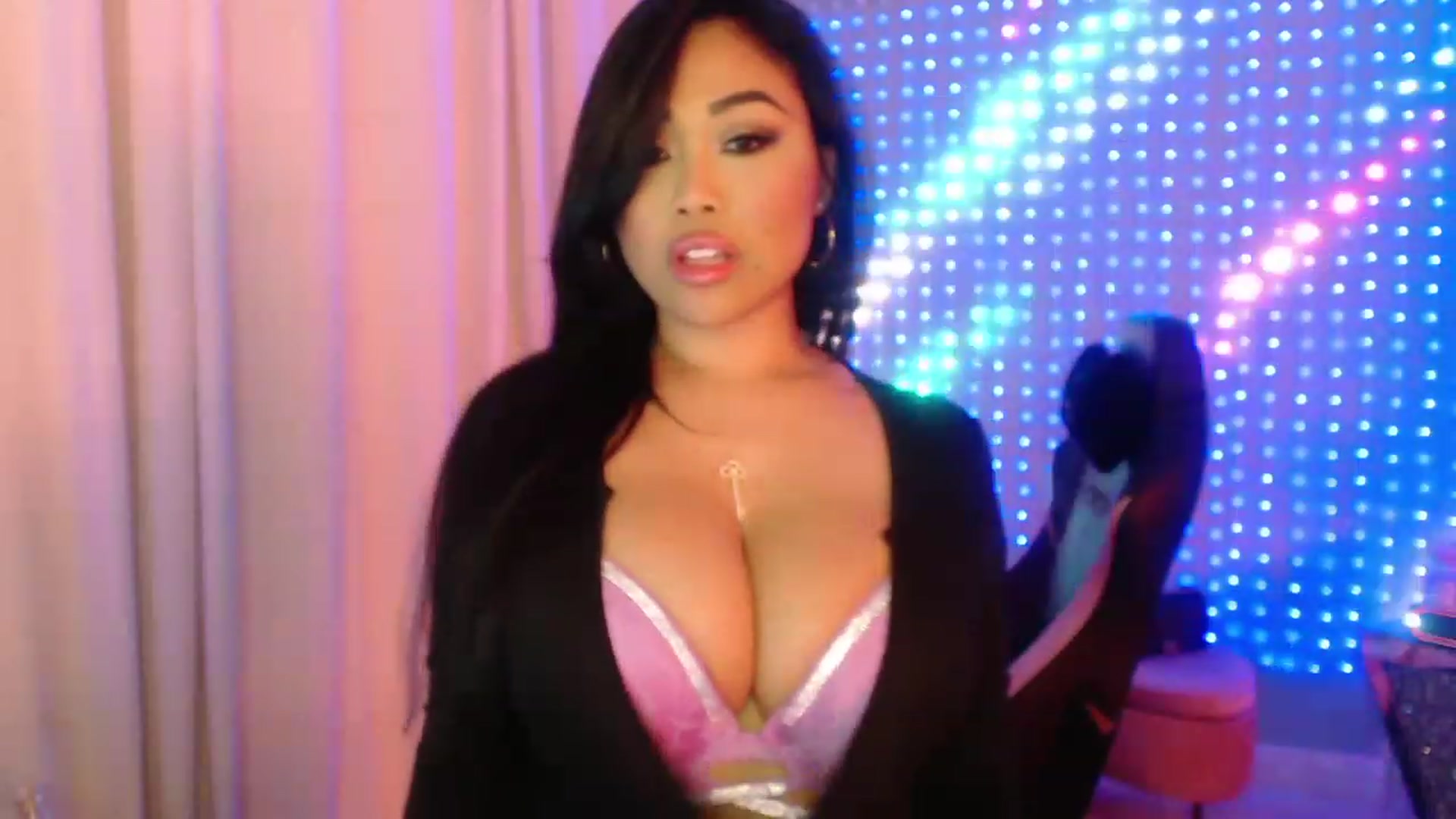 Gallery image thumbnail from SinCityVEE's myfreecams stream on, 03/18/2024, 06:58 image 17 of 20