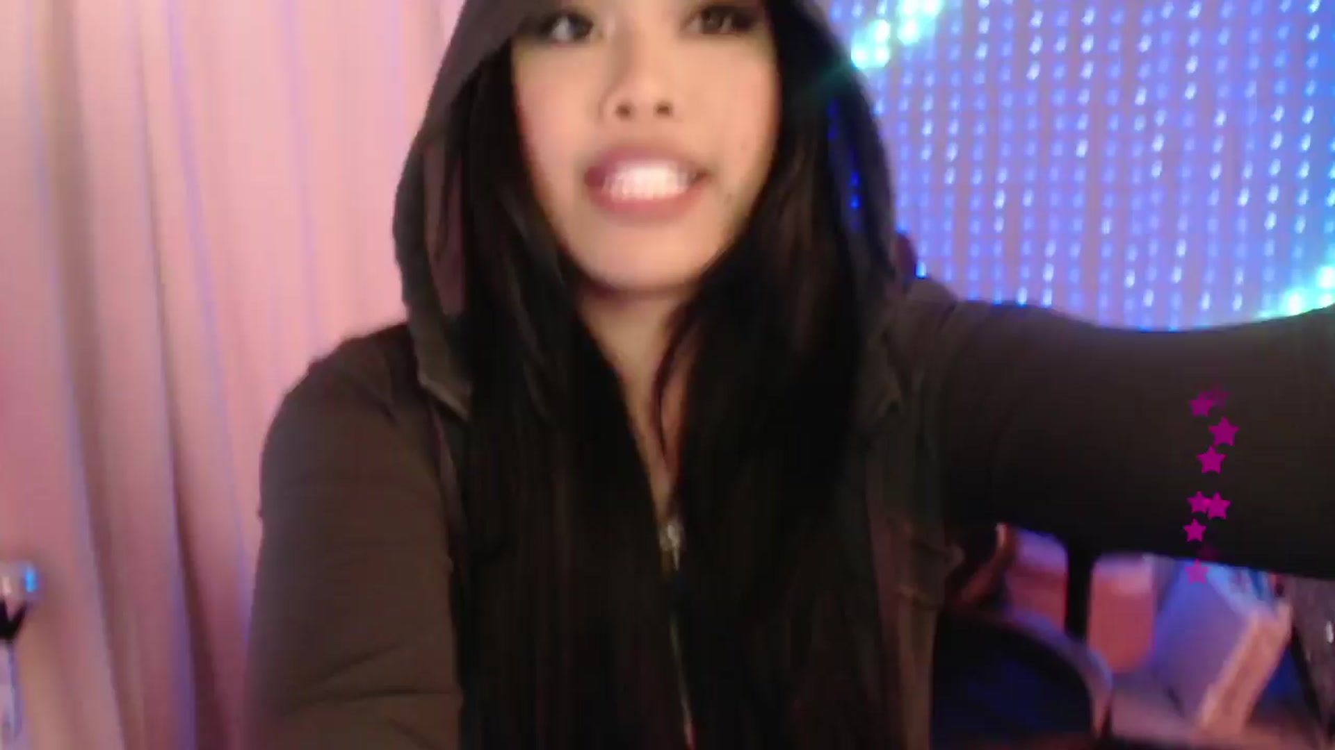 Gallery image thumbnail from SinCityVEE's myfreecams stream on, 03/24/2024, 05:30 image 10 of 20