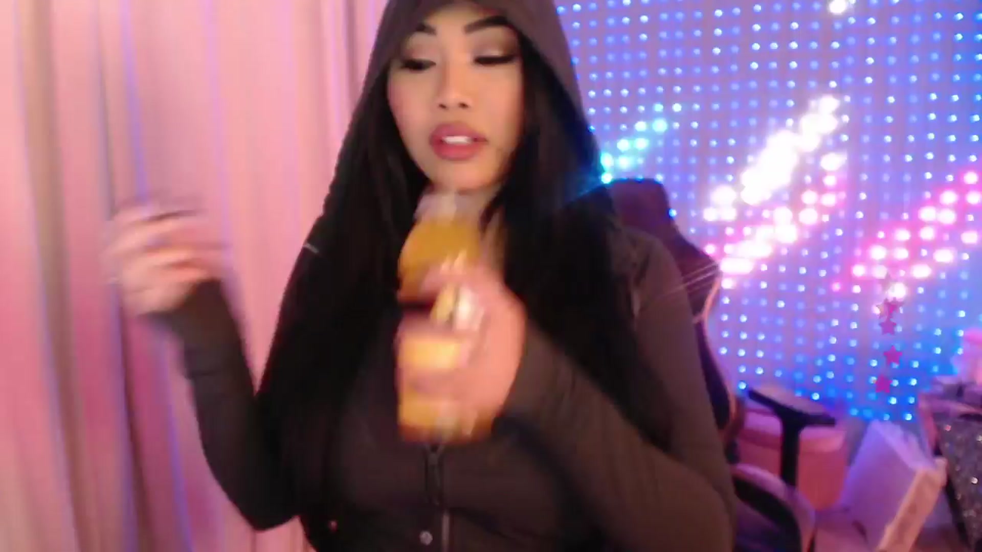 Gallery image thumbnail from SinCityVEE's myfreecams stream on, 03/24/2024, 05:30 image 16 of 20