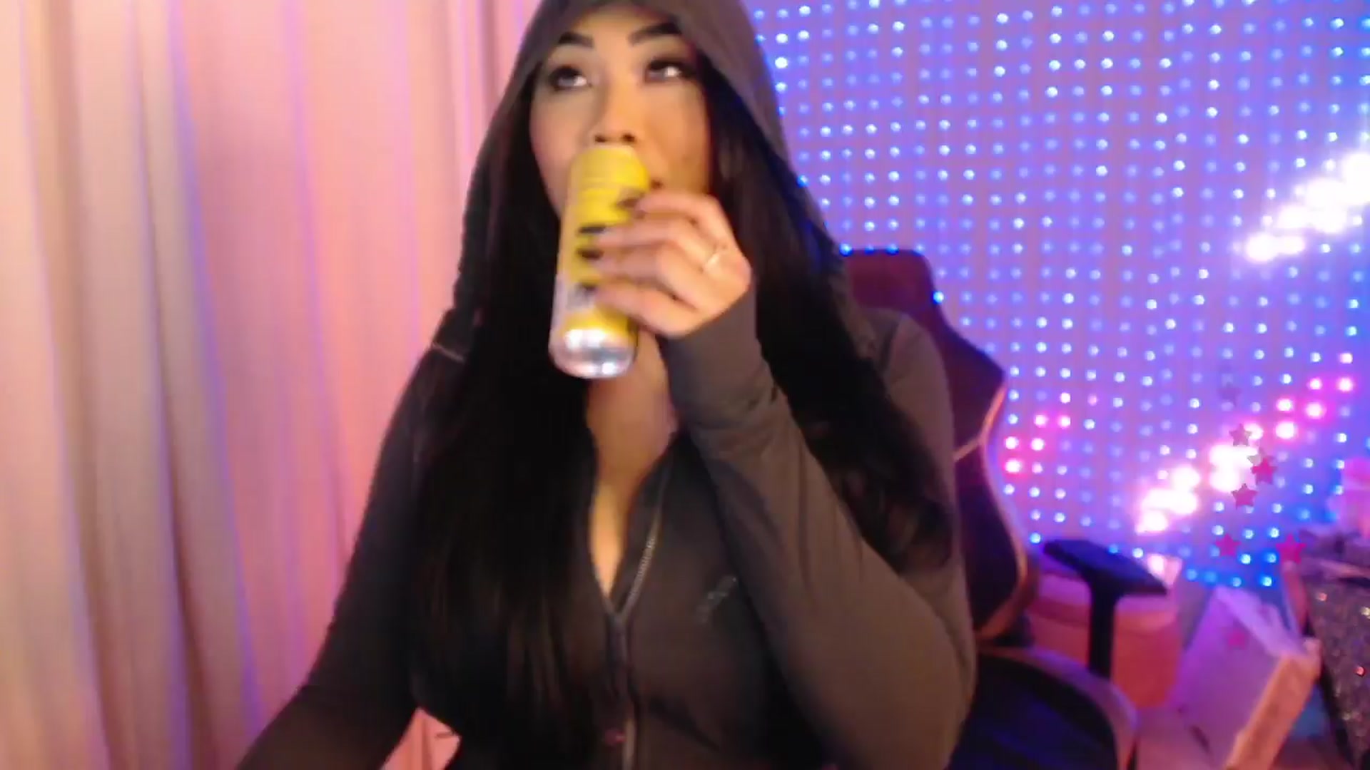 Gallery image thumbnail from SinCityVEE's myfreecams stream on, 03/24/2024, 05:30 image 18 of 20