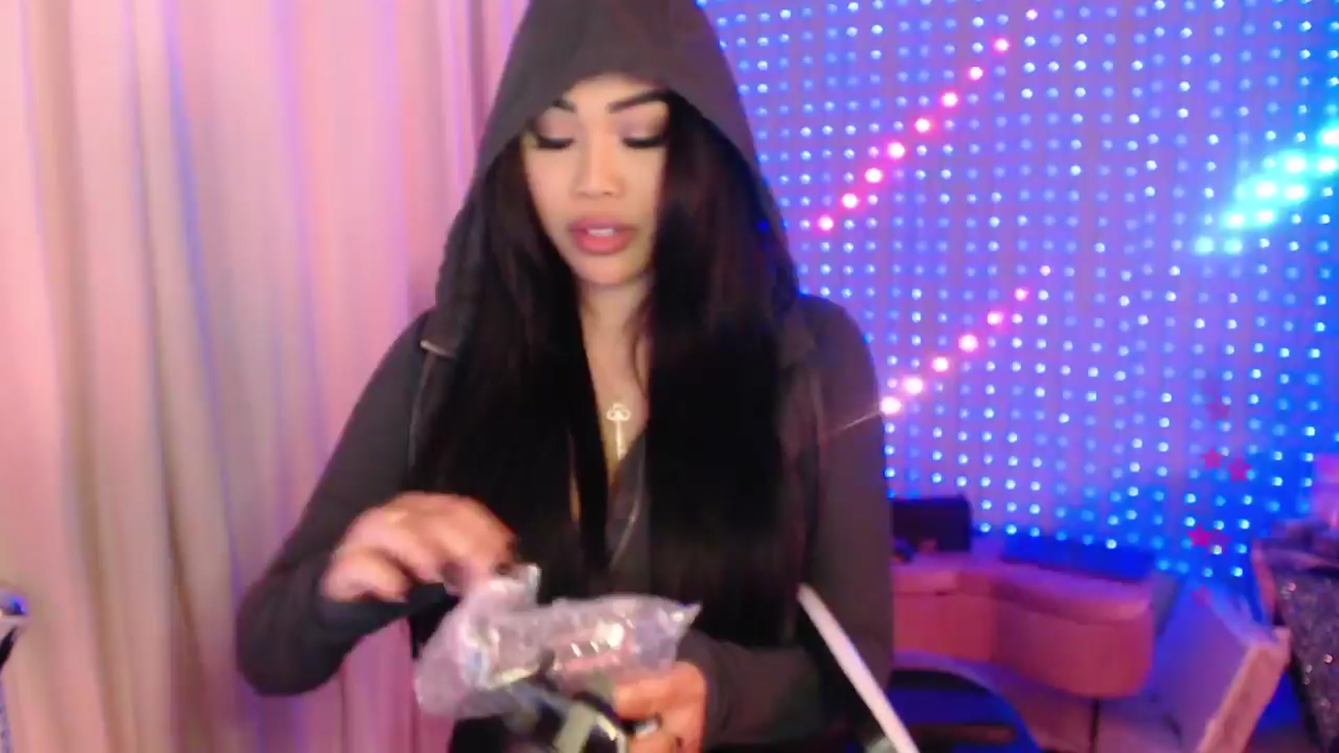 Gallery image thumbnail from SinCityVEE's myfreecams stream on, 03/24/2024, 05:30 image 1 of 20