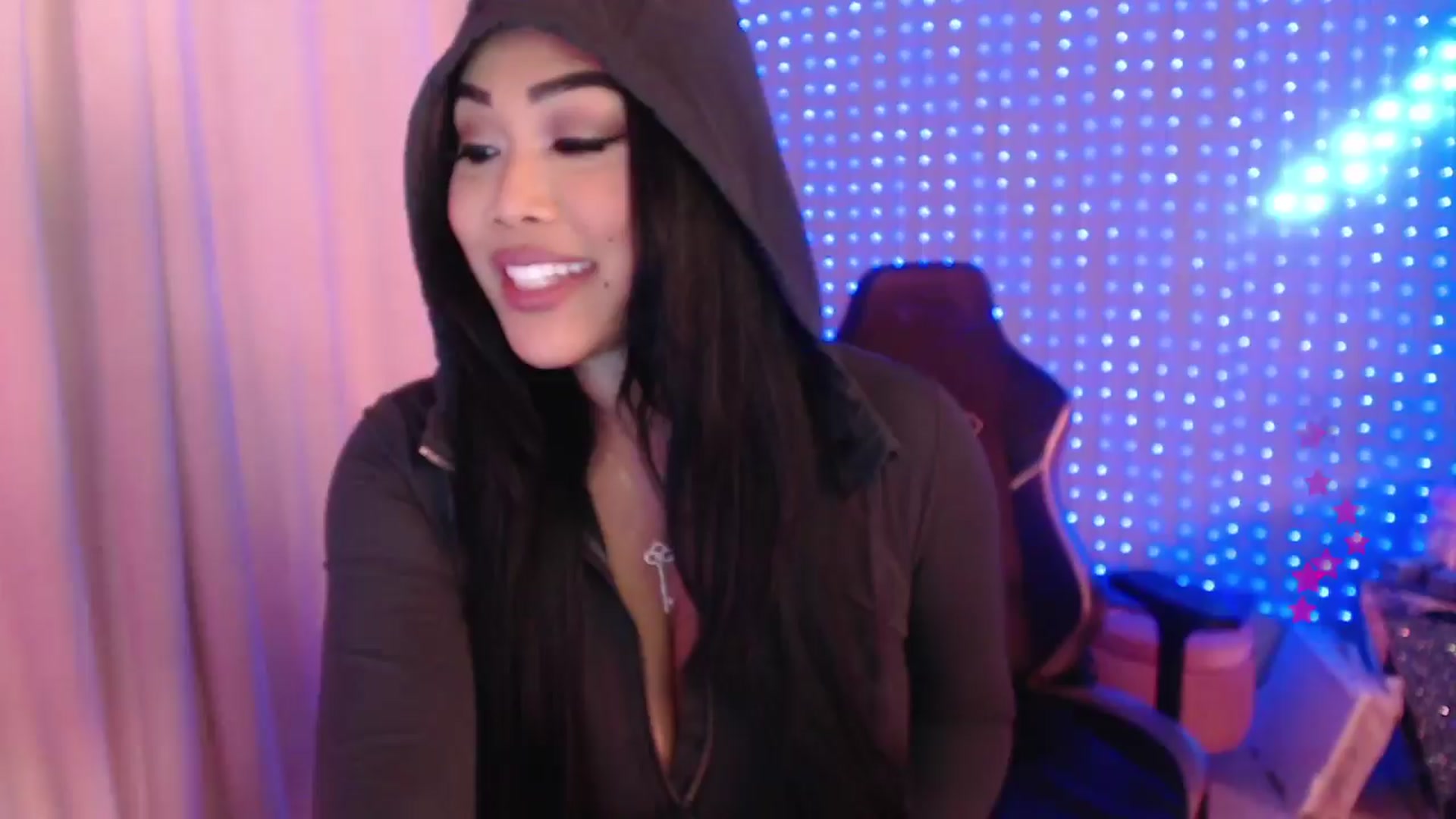 Gallery image thumbnail from SinCityVEE's myfreecams stream on, 03/24/2024, 05:30 image 14 of 20