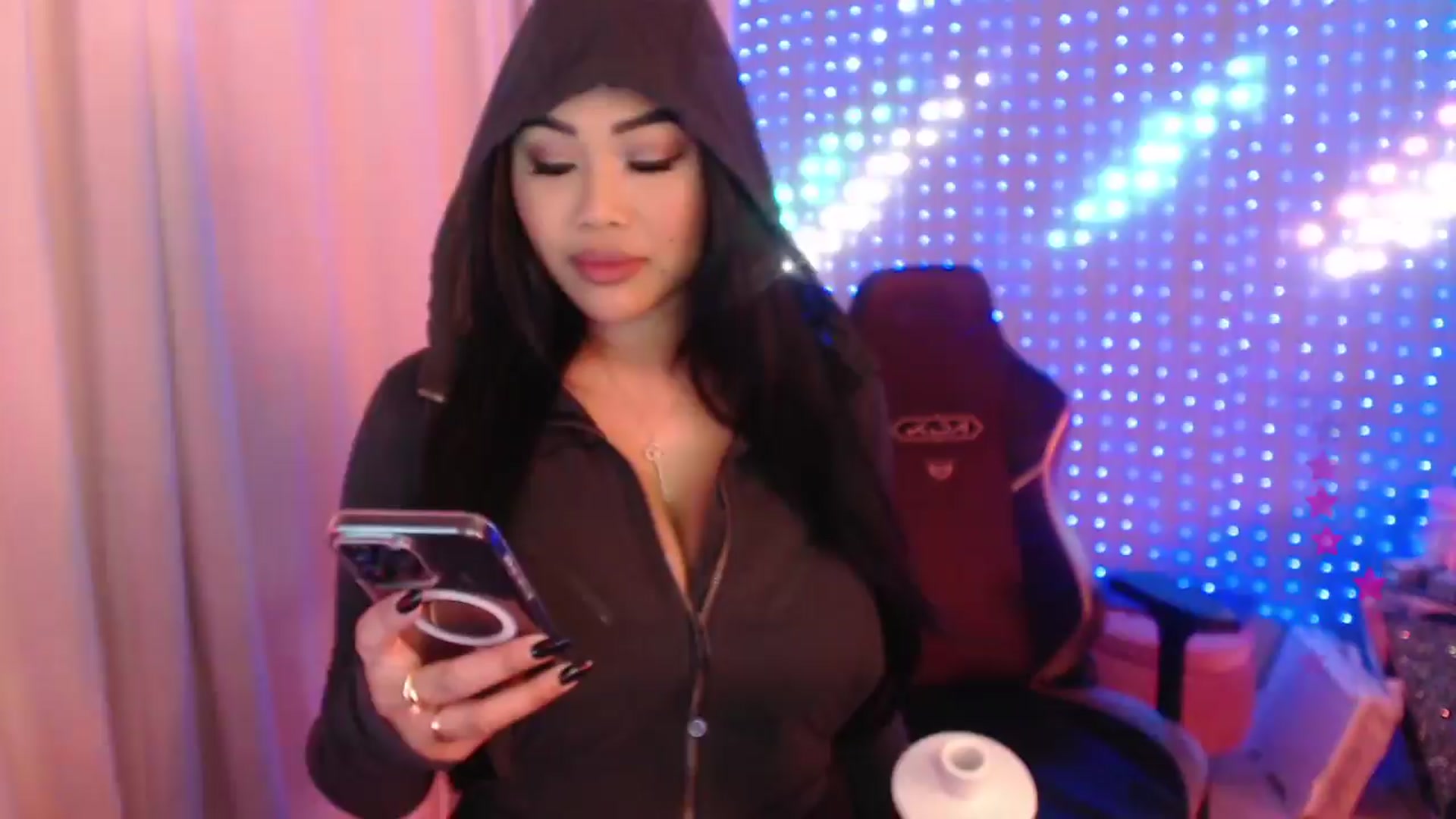 Gallery image thumbnail from SinCityVEE's myfreecams stream on, 03/24/2024, 05:30 image 12 of 20