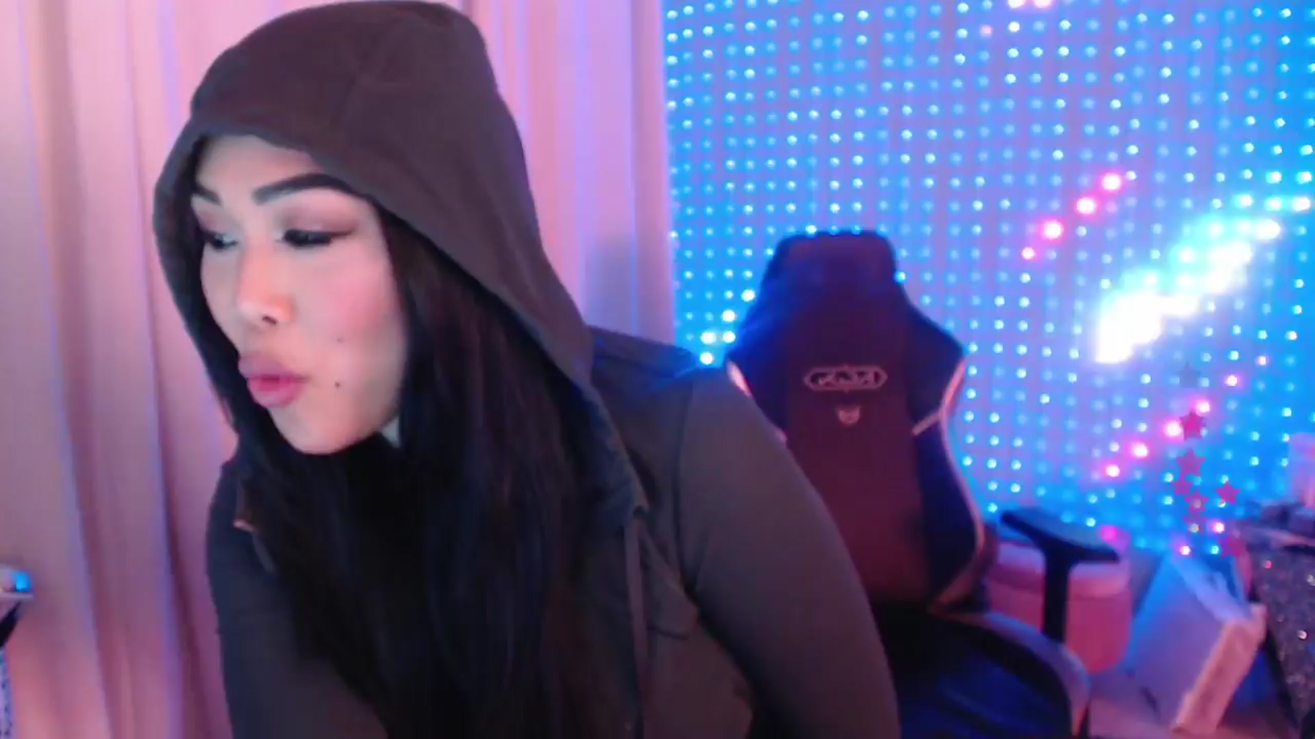 Gallery image thumbnail from SinCityVEE's myfreecams stream on, 03/24/2024, 05:30 image 11 of 20