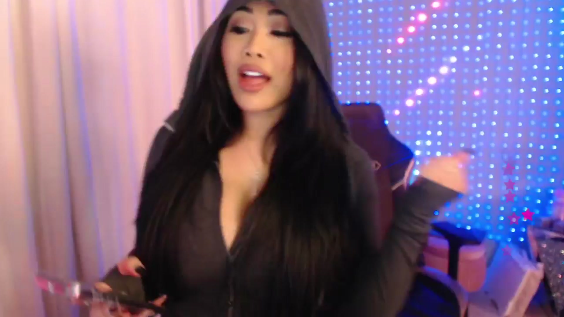 Gallery image thumbnail from SinCityVEE's myfreecams stream on, 03/24/2024, 05:30 image 19 of 20