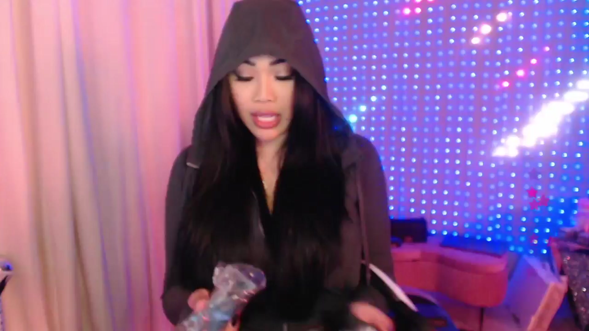 Gallery image thumbnail from SinCityVEE's myfreecams stream on, 03/24/2024, 05:30 image 2 of 20