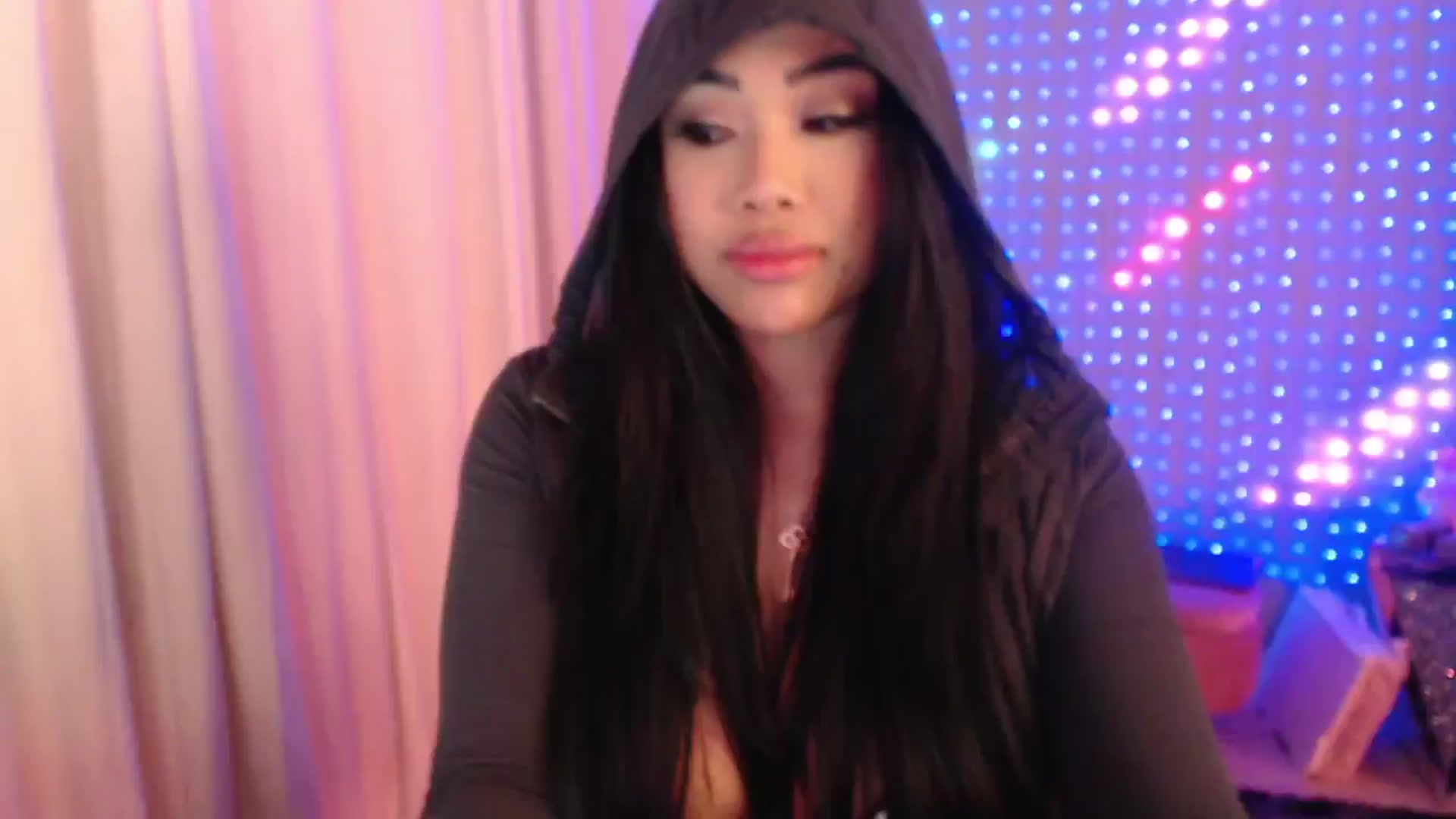 Gallery image thumbnail from SinCityVEE's myfreecams stream on, 03/24/2024, 08:02 image 10 of 20