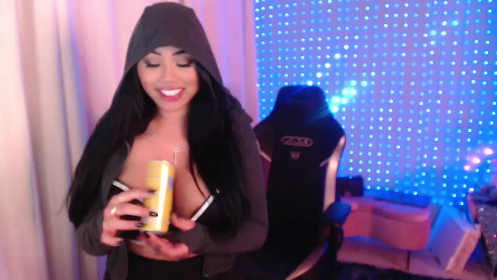 Gallery image thumbnail from SinCityVEE's myfreecams stream on, 03/24/2024, 08:02 image 9 of 20