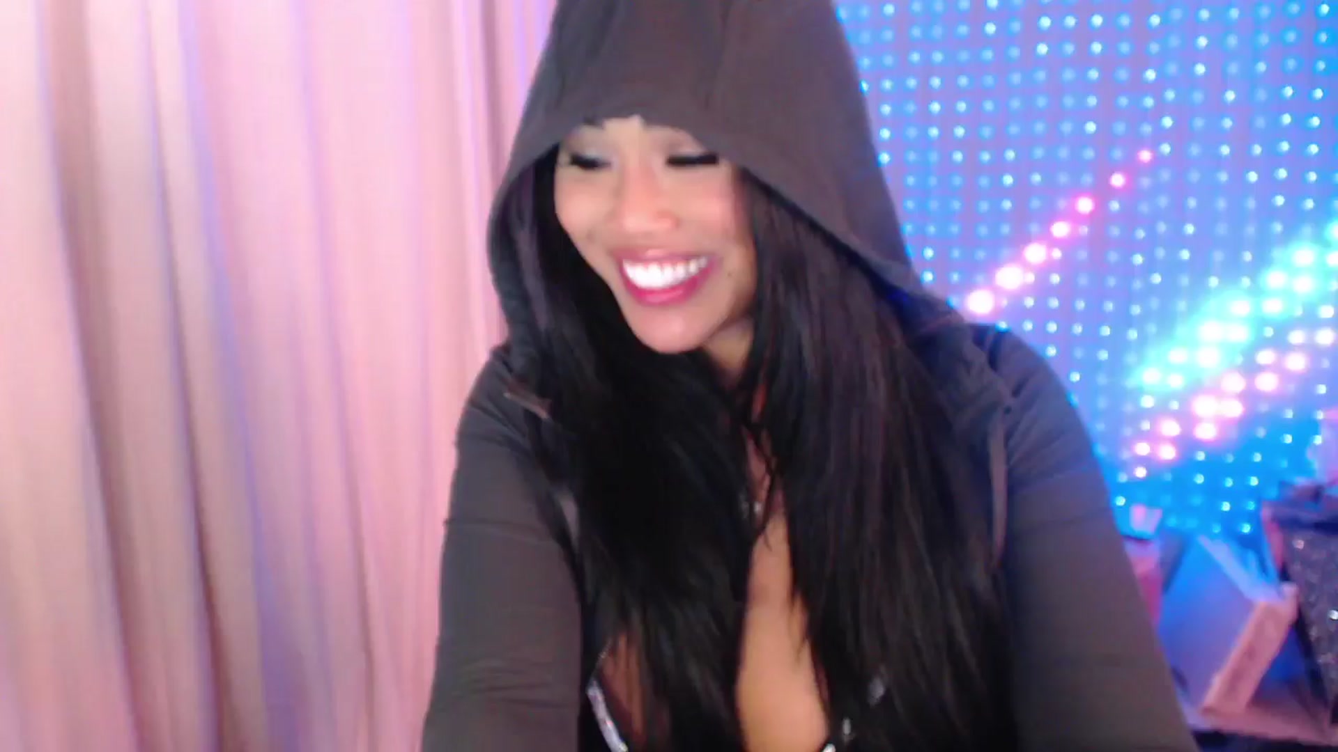 Gallery image thumbnail from SinCityVEE's myfreecams stream on, 03/24/2024, 08:02 image 11 of 20