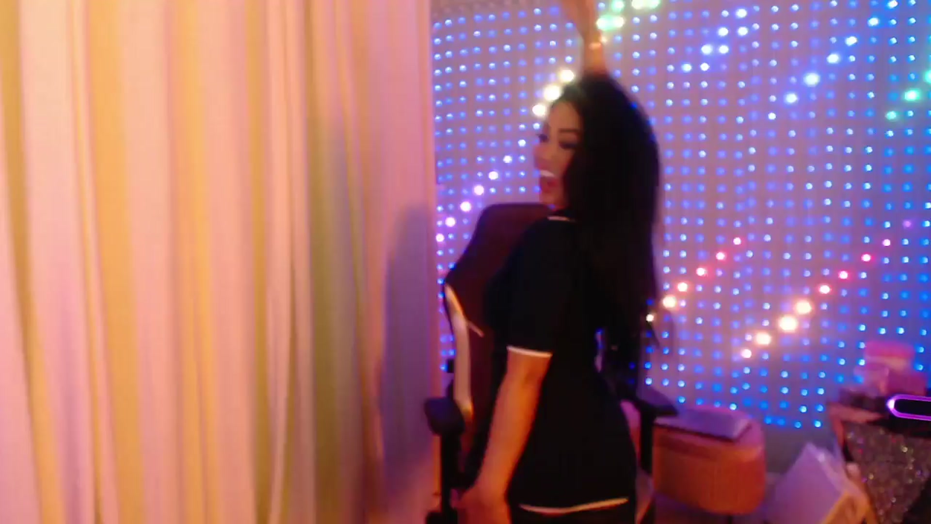 Gallery image thumbnail from SinCityVEE's myfreecams stream on, 03/25/2024, 05:36 image 17 of 20