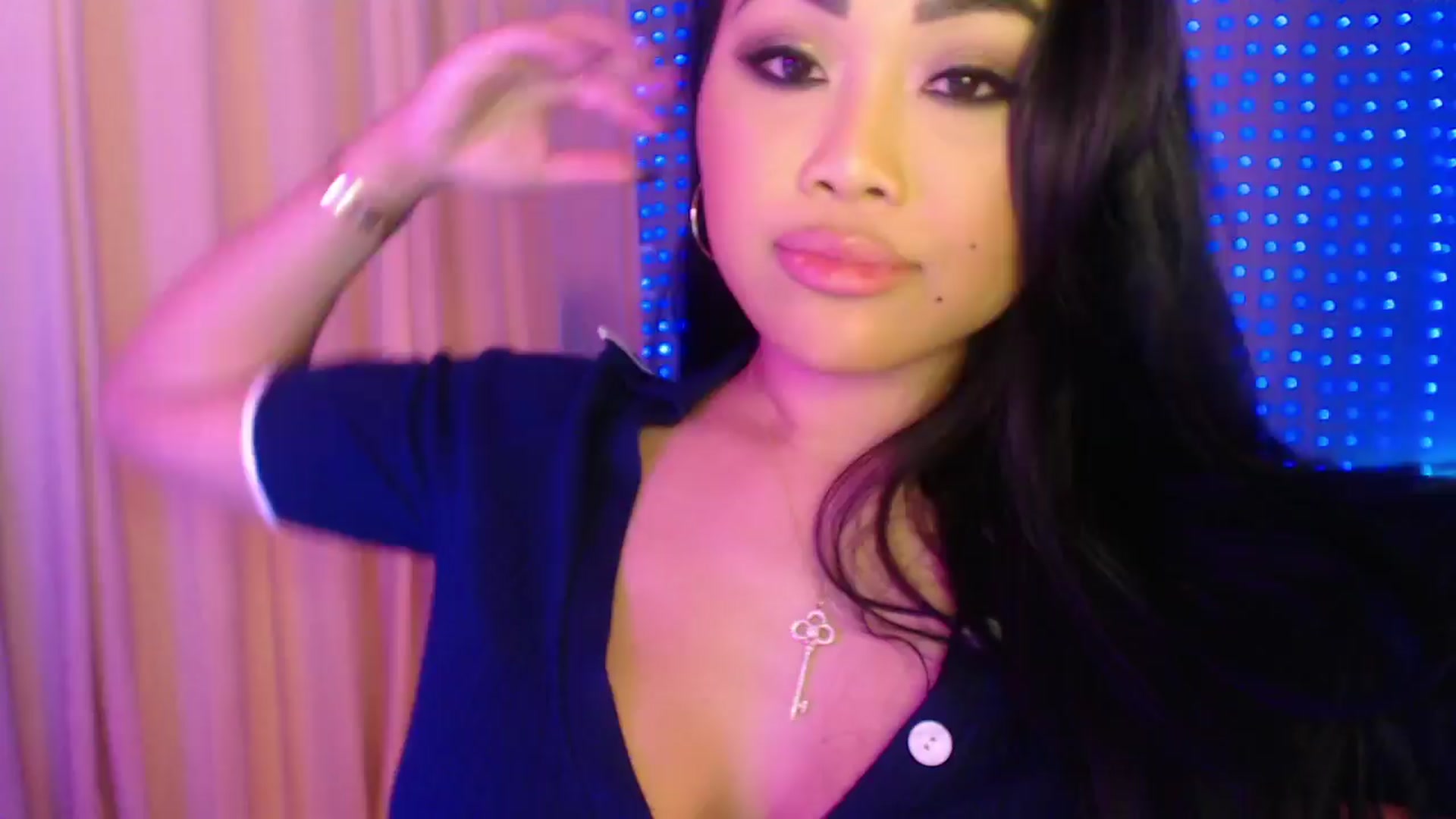 Gallery image thumbnail from SinCityVEE's myfreecams stream on, 03/25/2024, 05:36 image 12 of 20