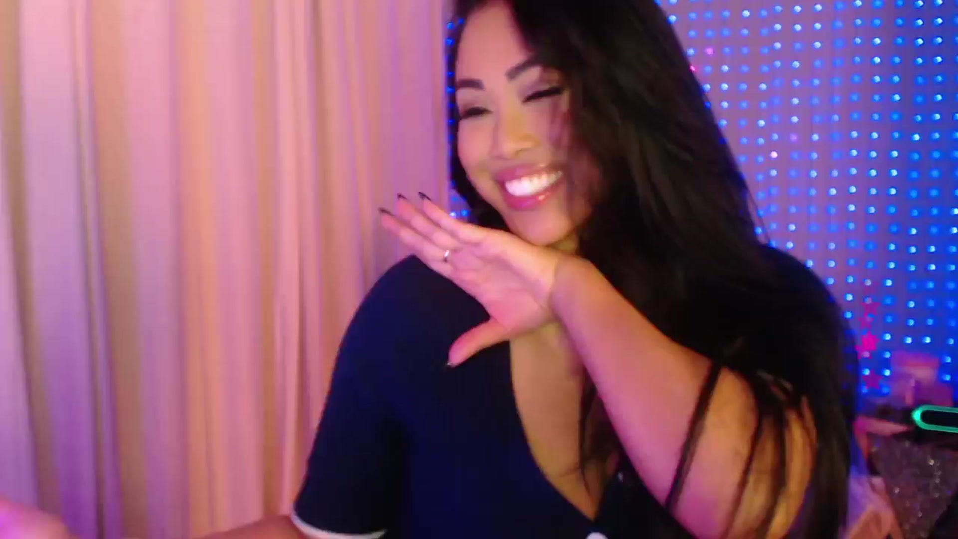 Gallery image thumbnail from SinCityVEE's myfreecams stream on, 03/25/2024, 05:36 image 18 of 20