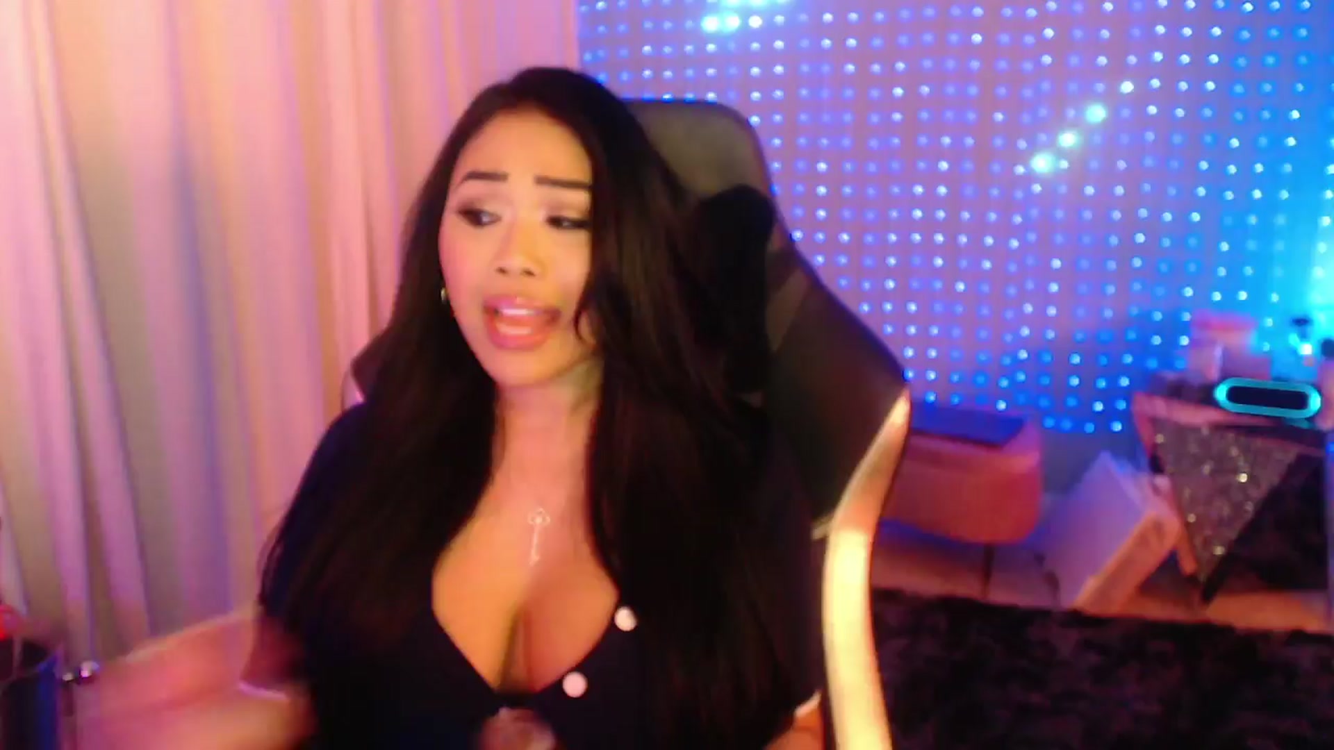 Gallery image thumbnail from SinCityVEE's myfreecams stream on, 03/25/2024, 05:36 image 3 of 20