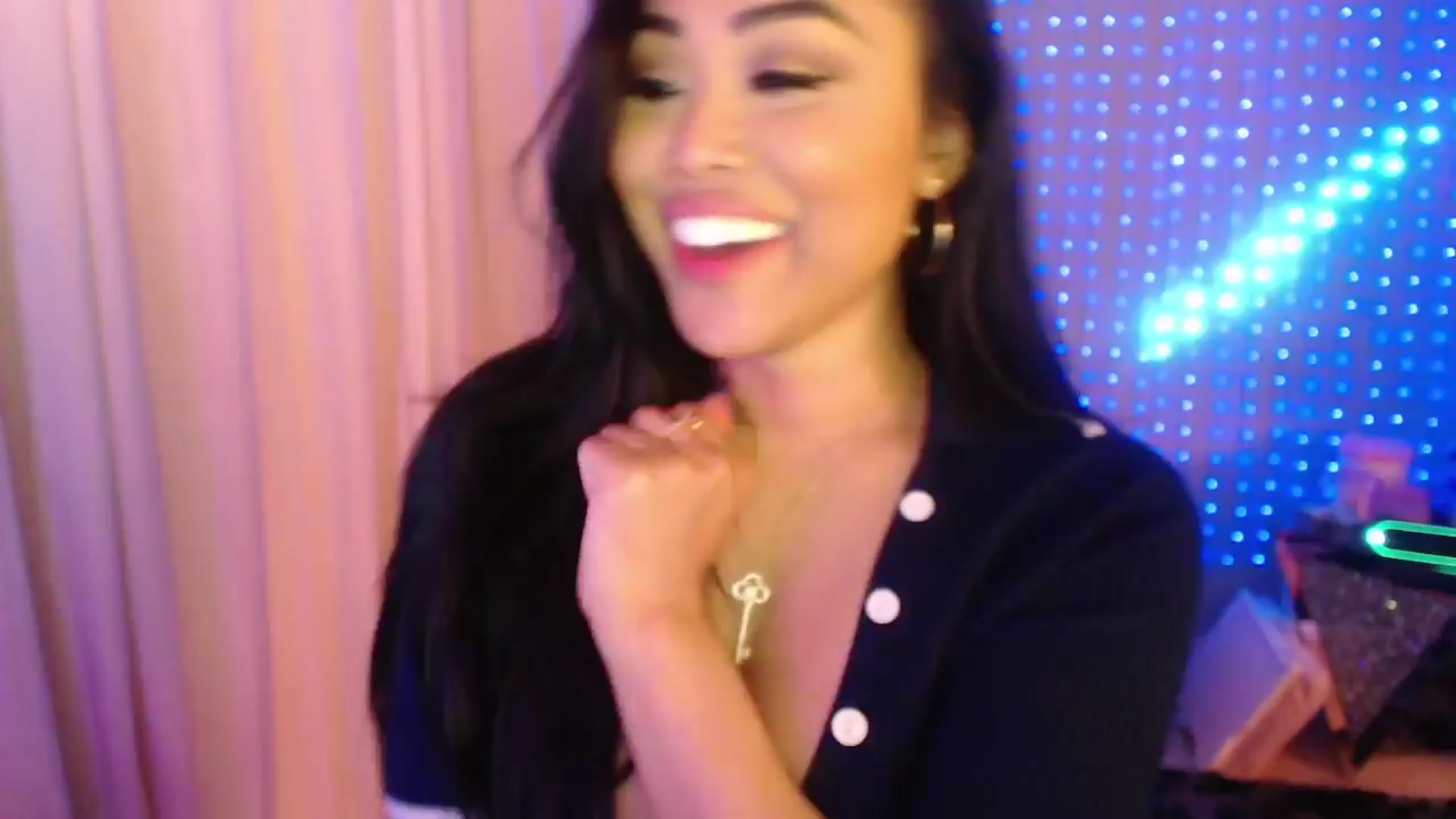 Gallery image thumbnail from SinCityVEE's myfreecams stream on, 03/25/2024, 08:46 image 7 of 20