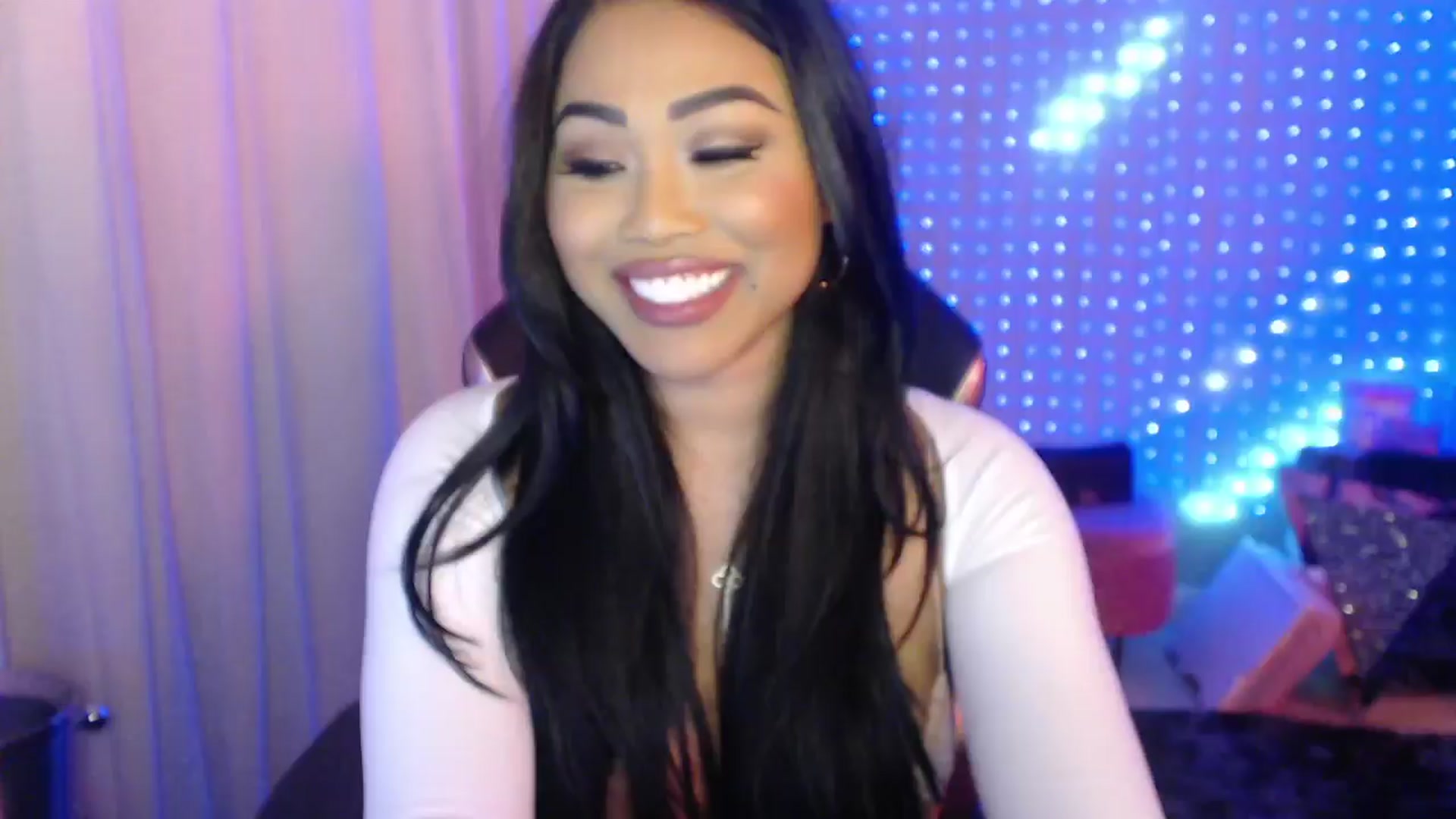 Gallery image thumbnail from SinCityVEE's myfreecams stream on, 03/28/2024, 09:57 image 1 of 20