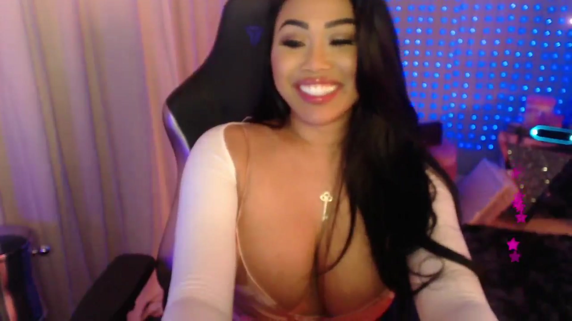 Gallery image thumbnail from SinCityVEE's myfreecams stream on, 03/28/2024, 09:57 image 15 of 20