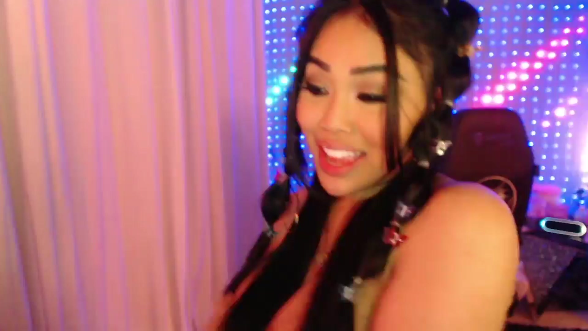 Gallery image thumbnail from SinCityVEE's myfreecams stream on, 03/29/2024, 11:08 image 17 of 20