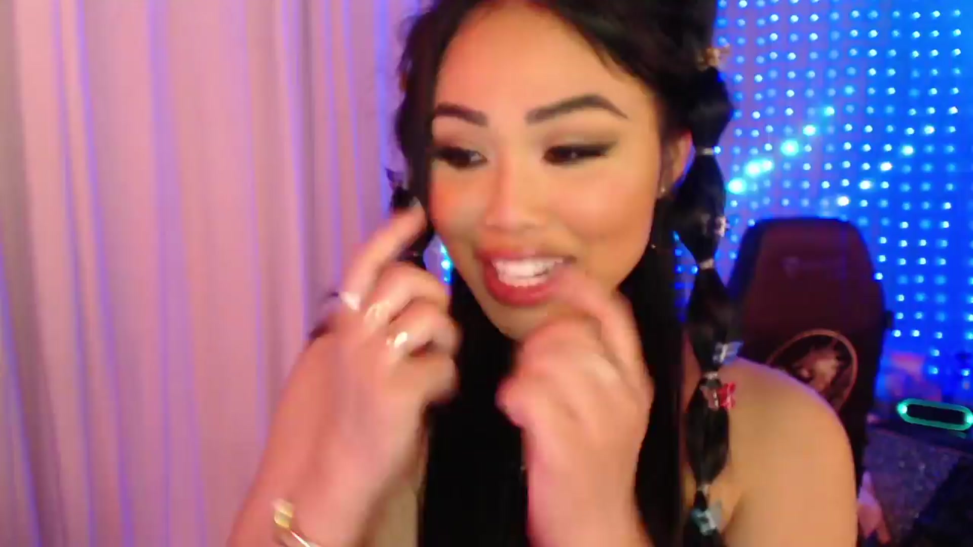 Gallery image thumbnail from SinCityVEE's myfreecams stream on, 03/29/2024, 11:08 image 16 of 20