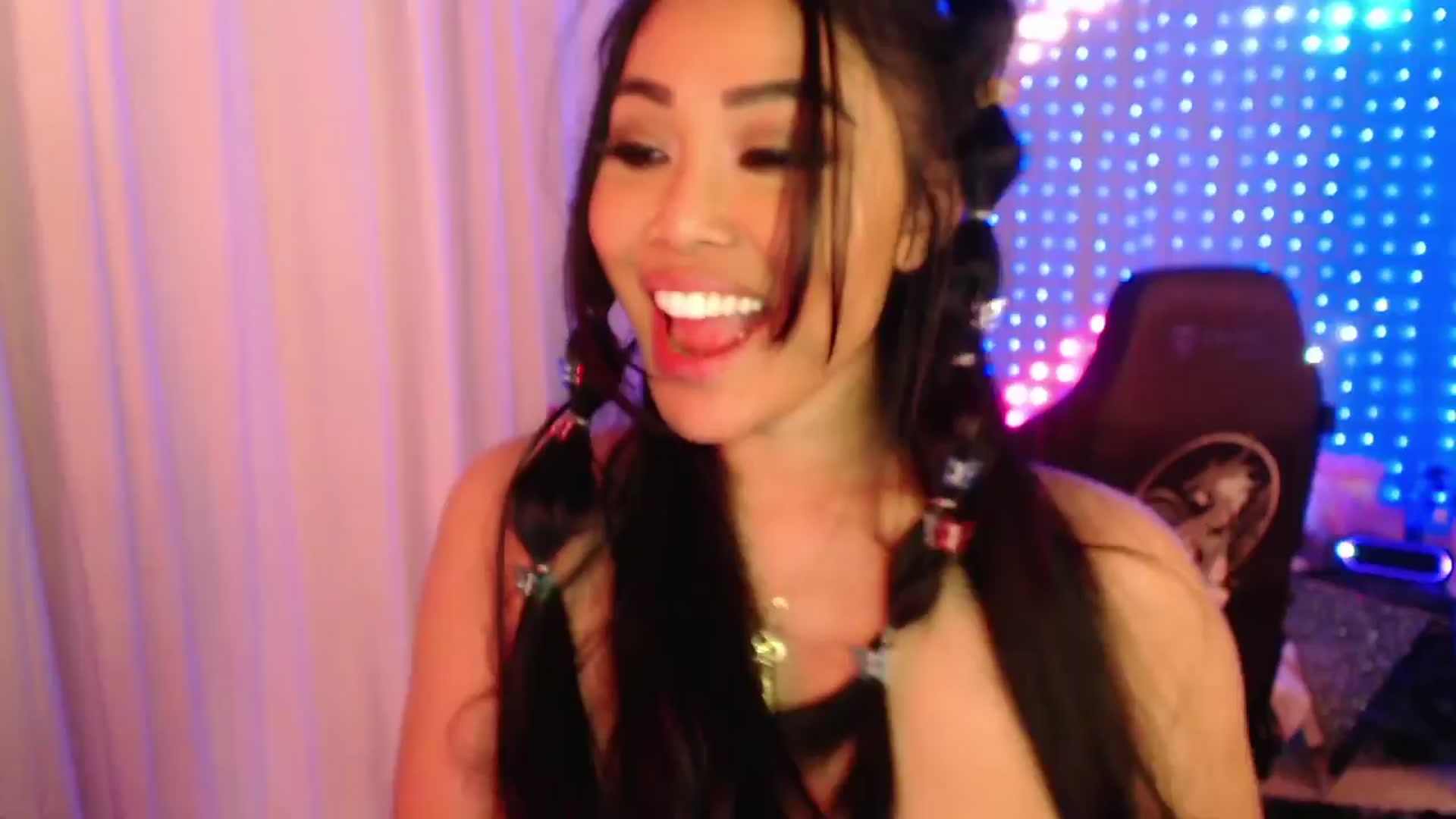 Gallery image thumbnail from SinCityVEE's myfreecams stream on, 03/29/2024, 11:08 image 18 of 20