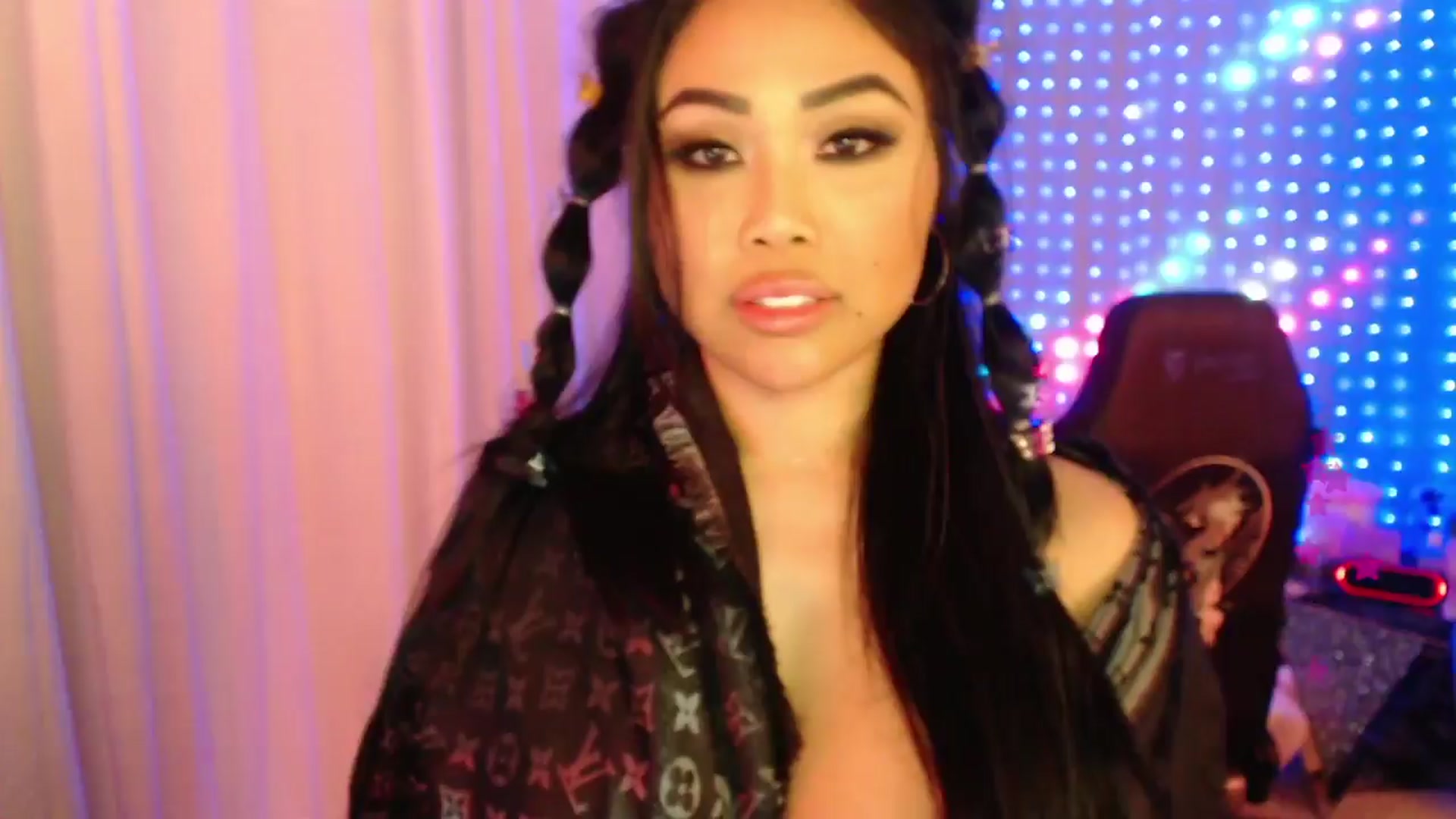 Gallery image thumbnail from SinCityVEE's myfreecams stream on, 03/29/2024, 11:08 image 7 of 20