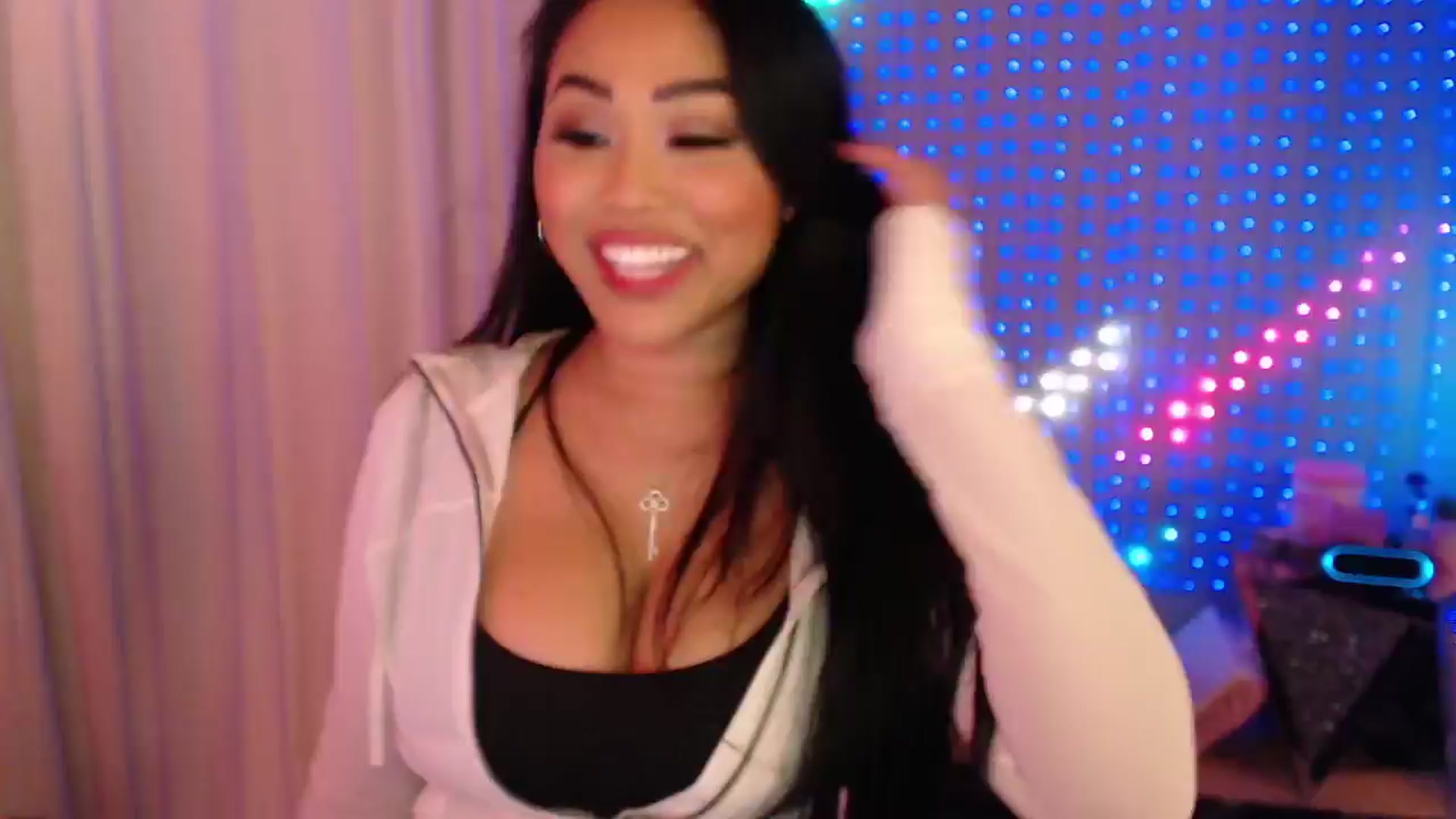 Gallery image thumbnail from SinCityVEE's myfreecams stream on, 03/30/2024, 07:37 image 8 of 20