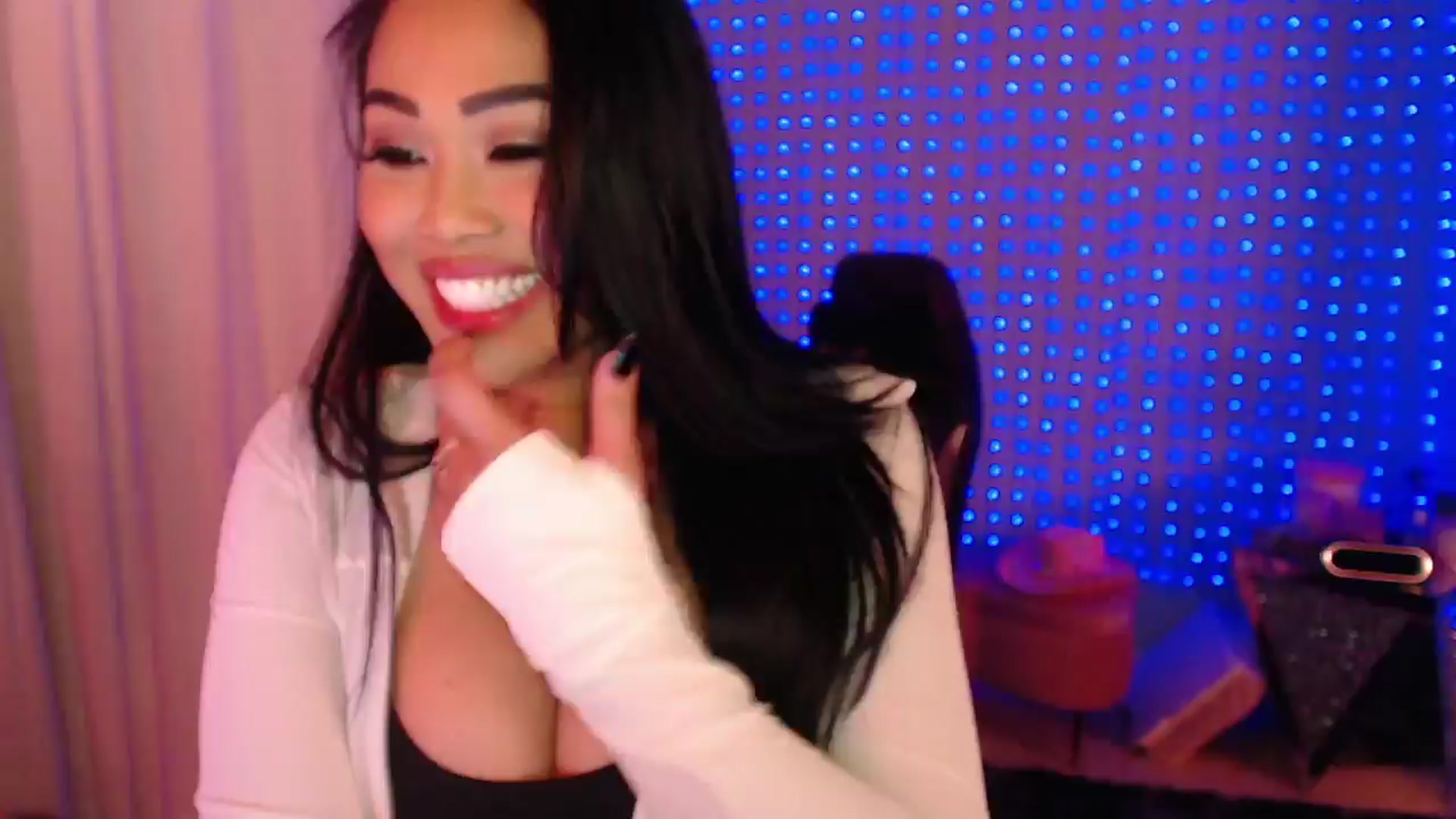 Gallery image thumbnail from SinCityVEE's myfreecams stream on, 03/30/2024, 07:37 image 4 of 20